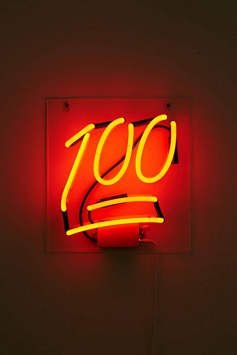 Неонова оранжева естетика 100 Тапет