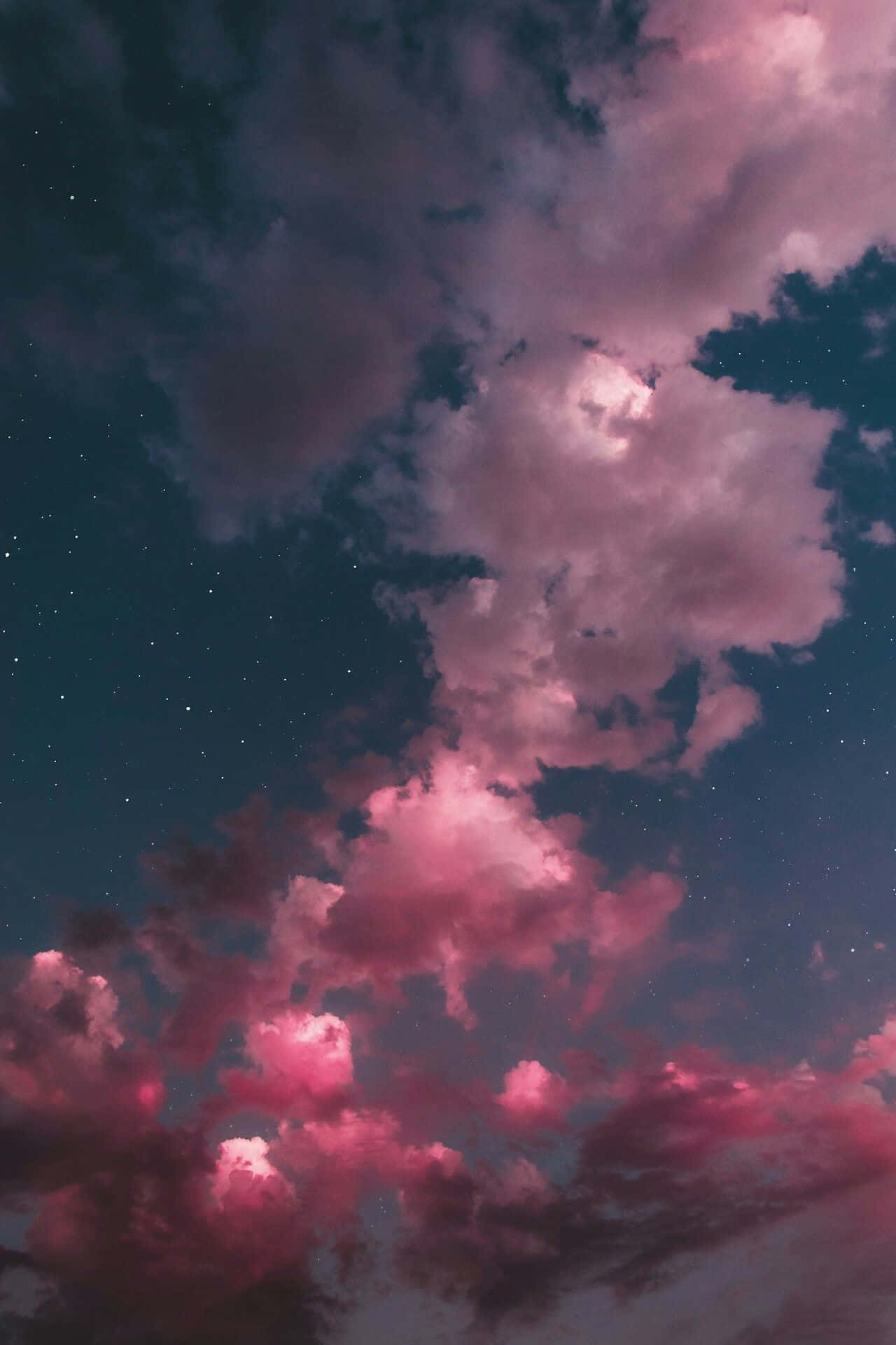 Лилави облаци 1280 x 1920 фон Тапет