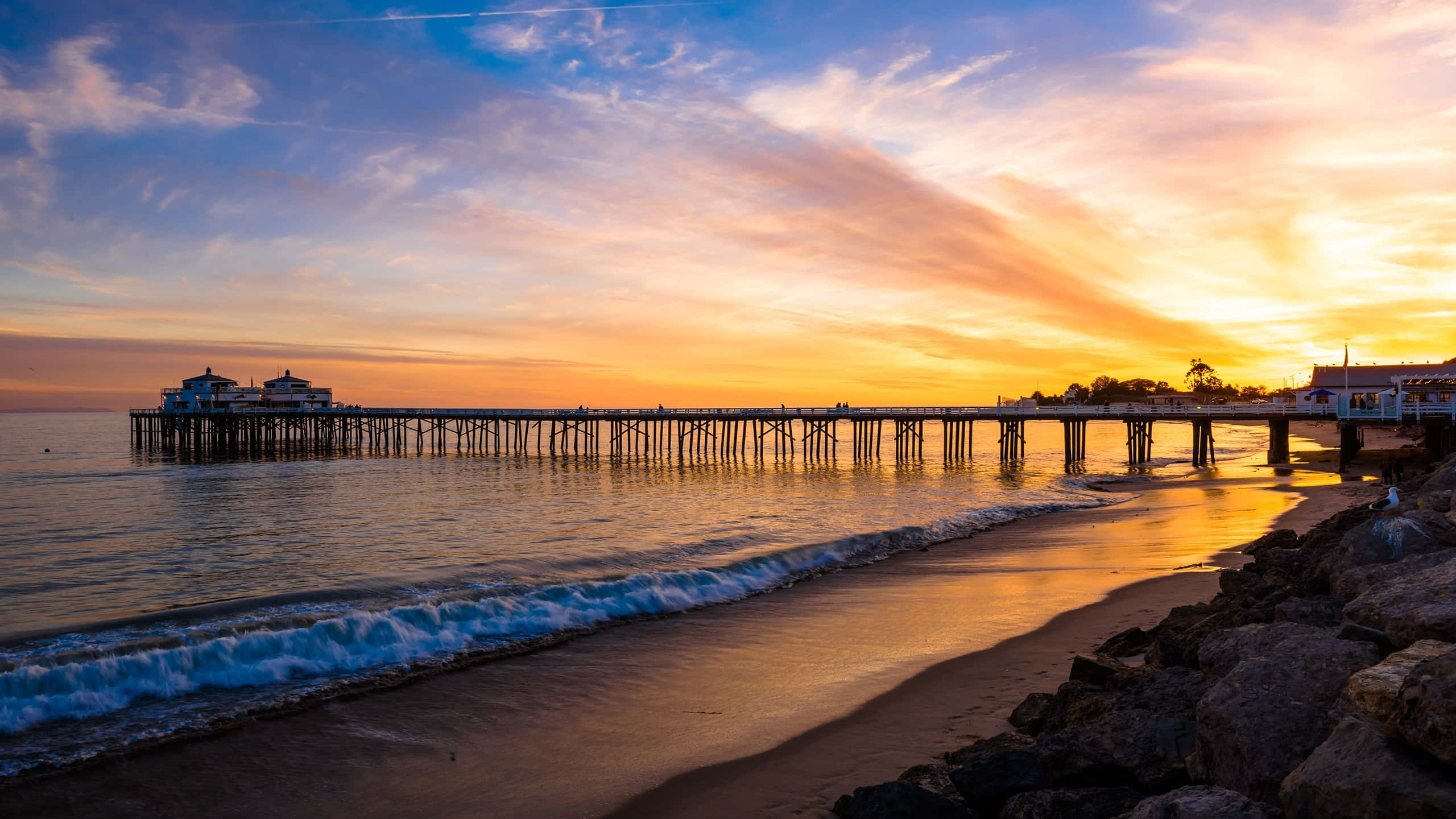 1440p Malibu Pier Златен Залез Фон Тапет
