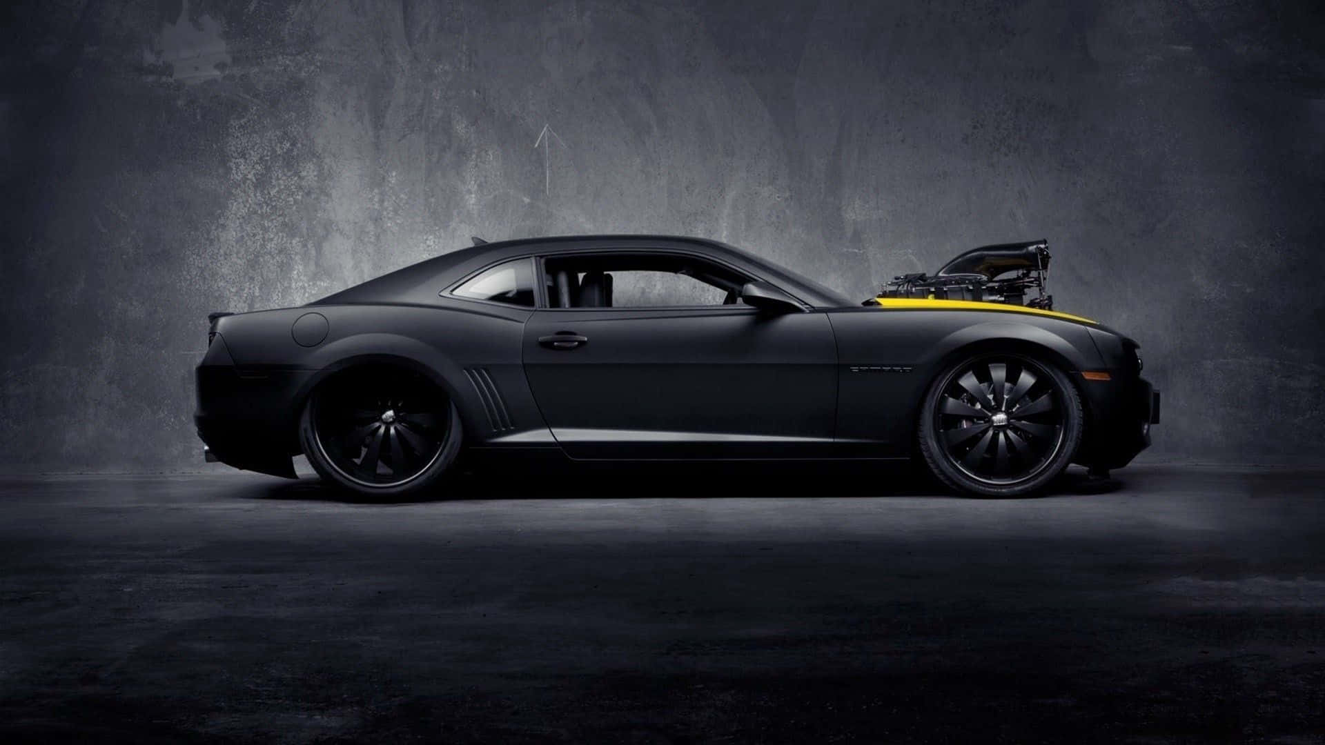 Черен автомобил 4K Chevrolet Camaro Тапет