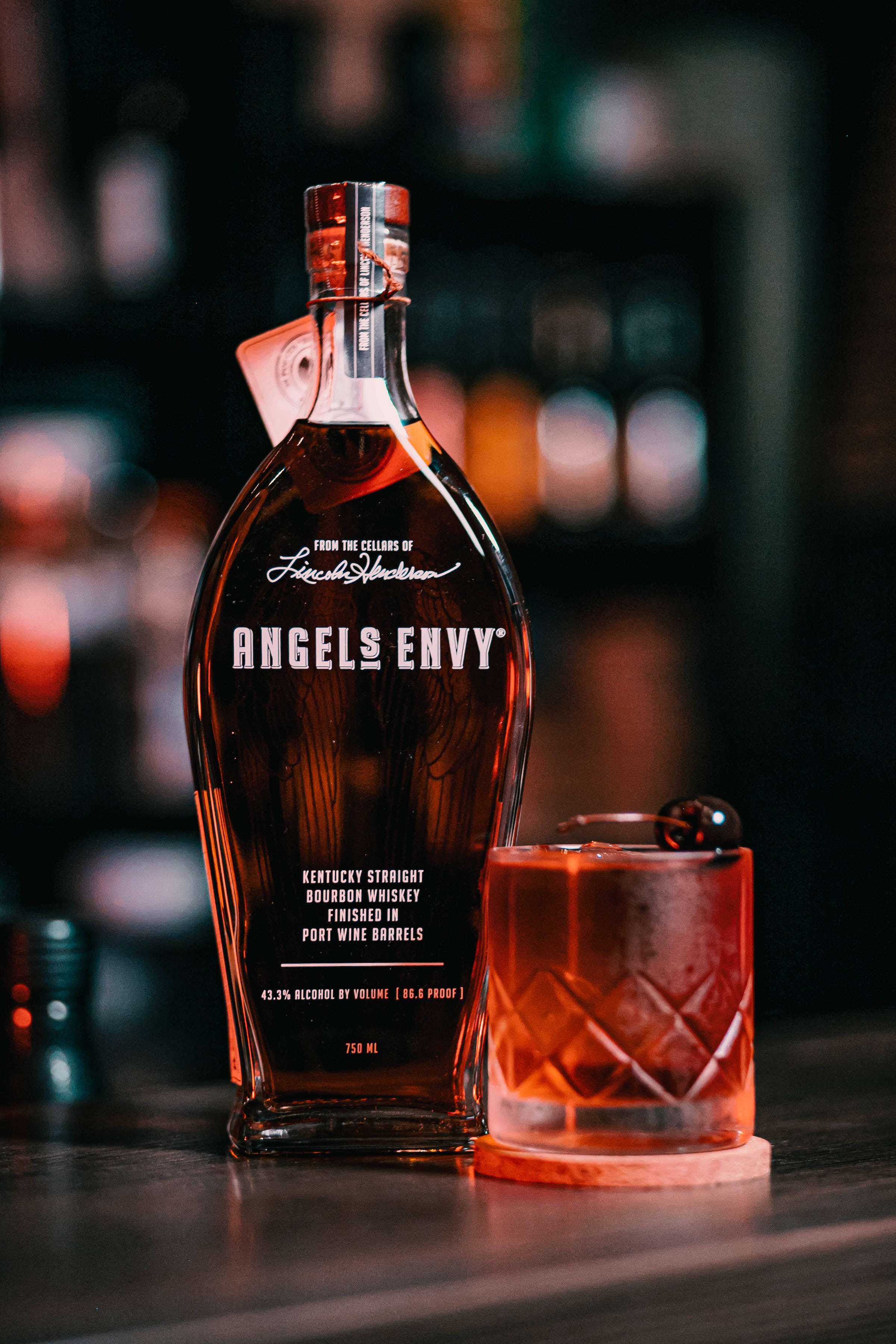 Бутилка уиски Angels Envy Тапет