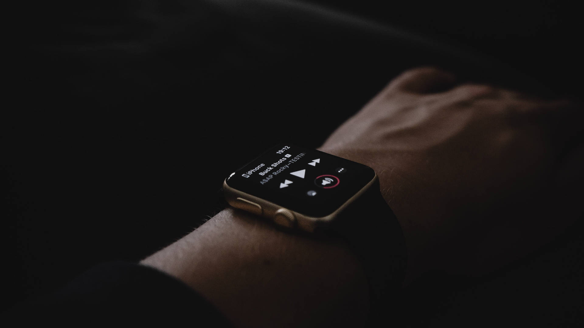Apple Watch с черни каишки Тапет