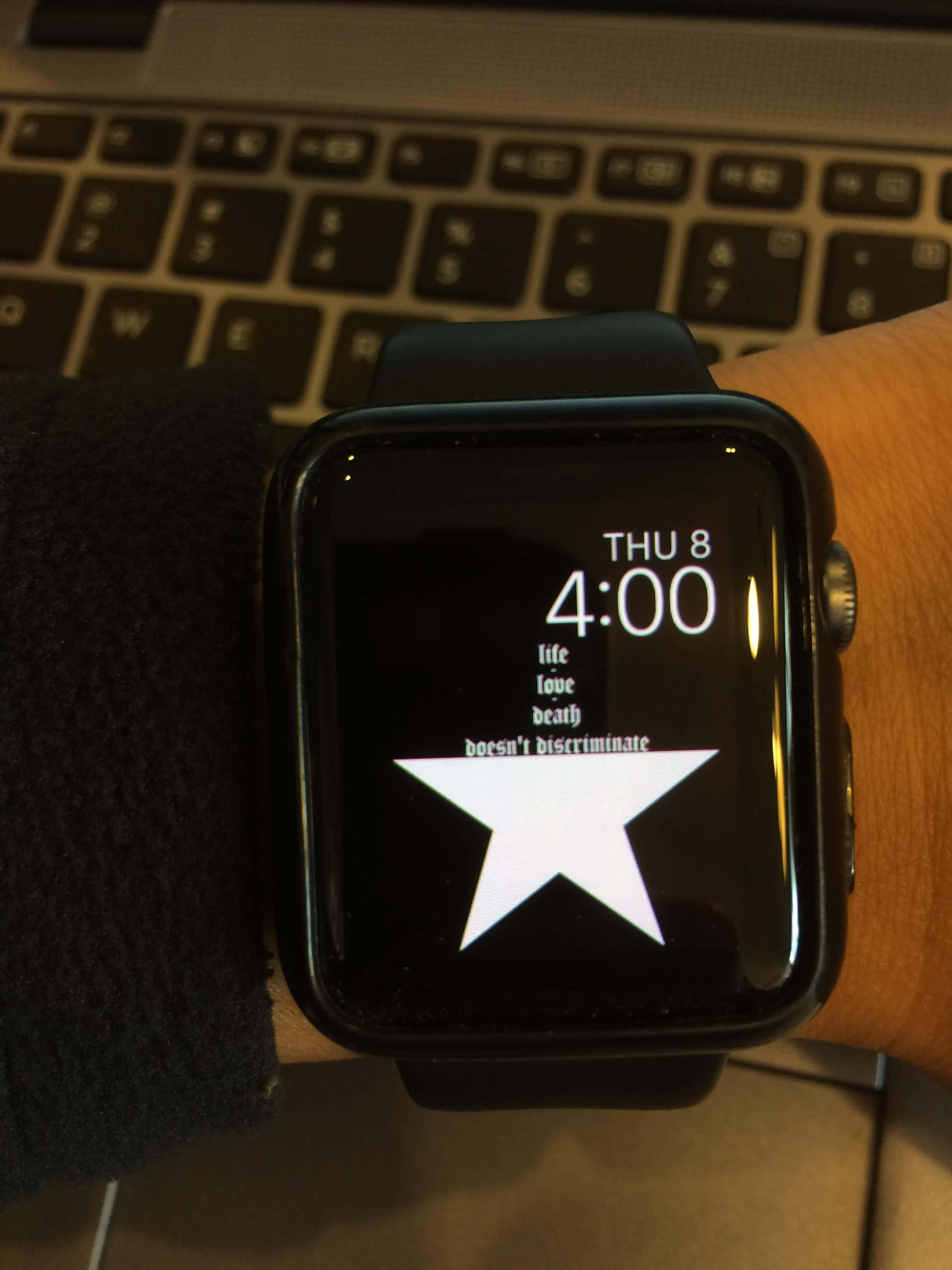Елегантен Apple Watch, подчеркващ фитнес функции Тапет