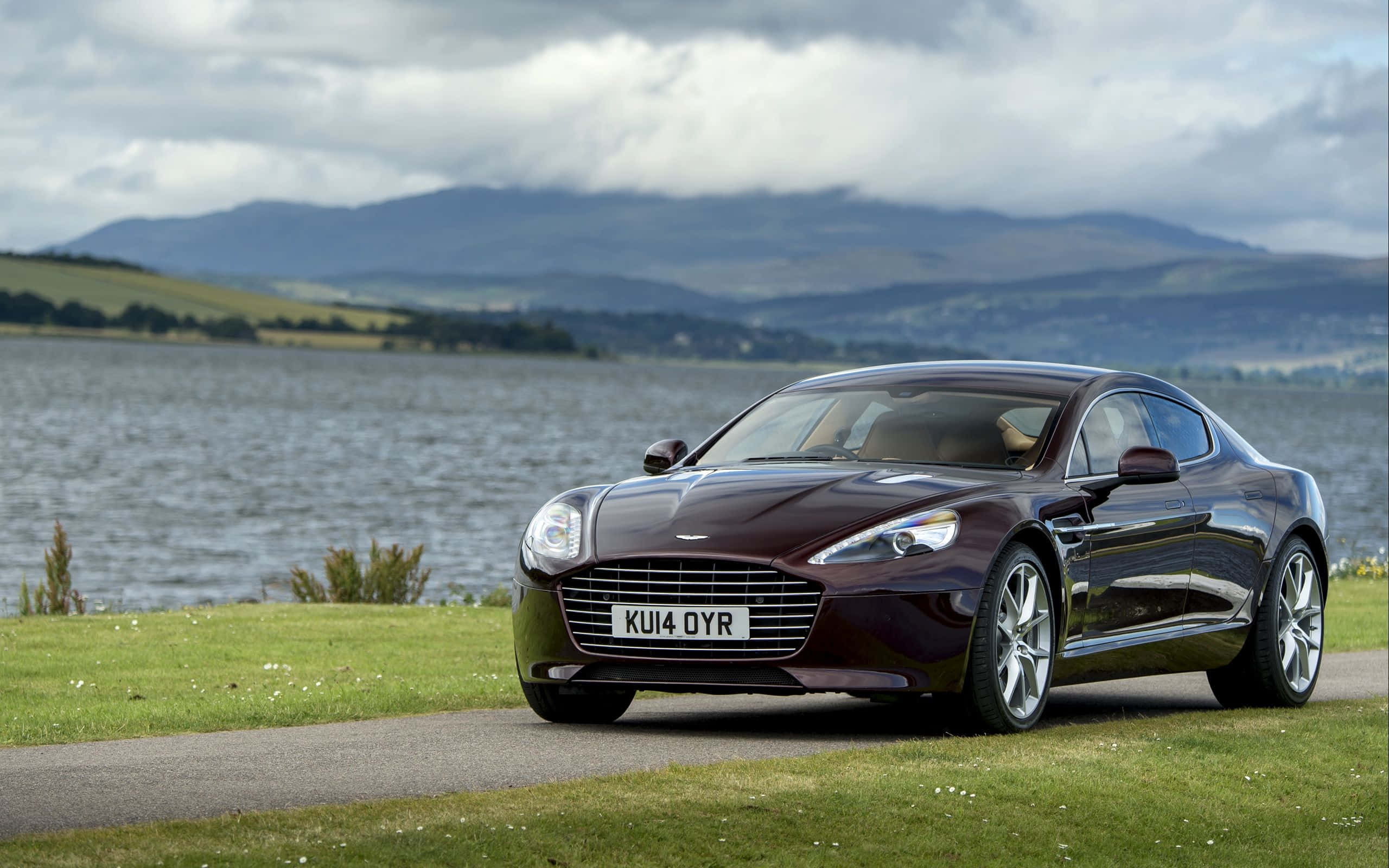 Aston Martin Rapide S на пътя Тапет
