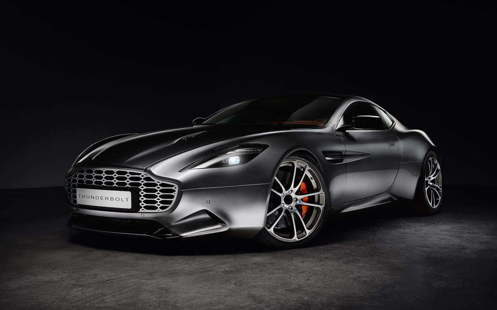 Изискан и мощен Aston Martin Vanquish Тапет