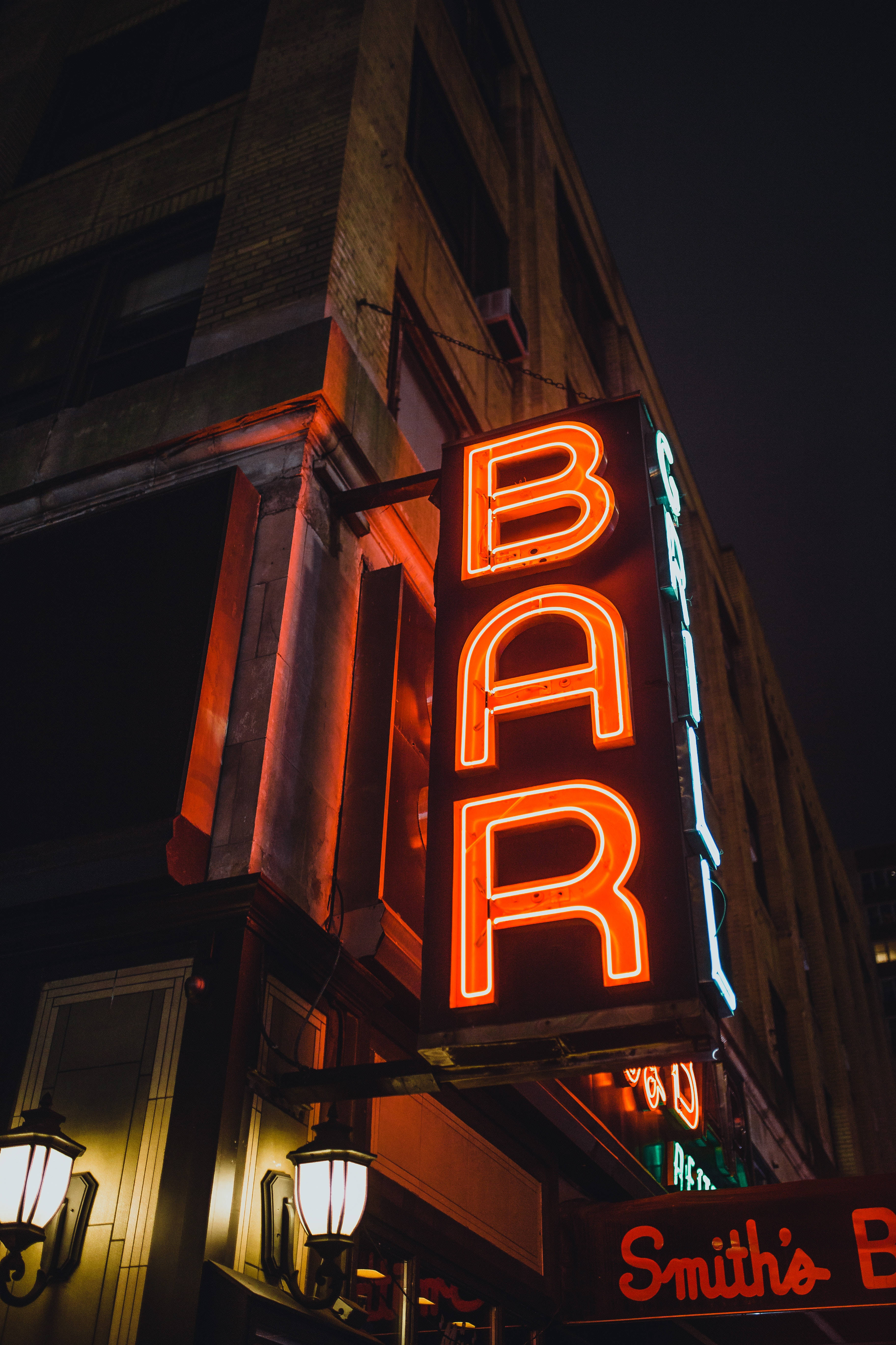 Голям неонов надпис Bar Тапет