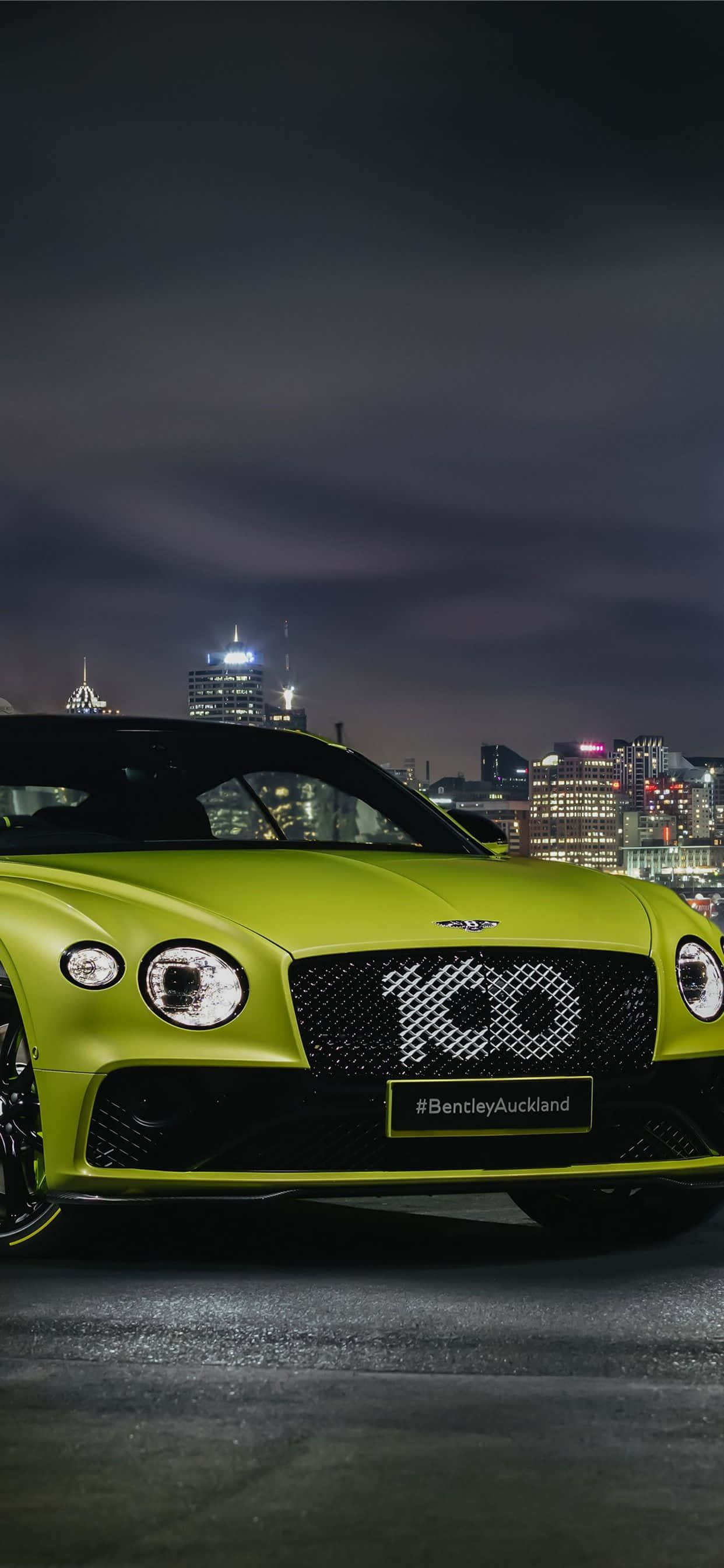 Класически стил на Bentley среща модерна технология на iPhone Xs Max Тапет