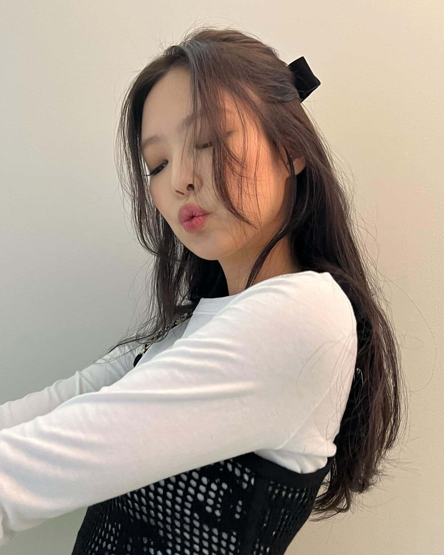 Снимка на Джени от Blackpink с целуваща физиономия Тапет