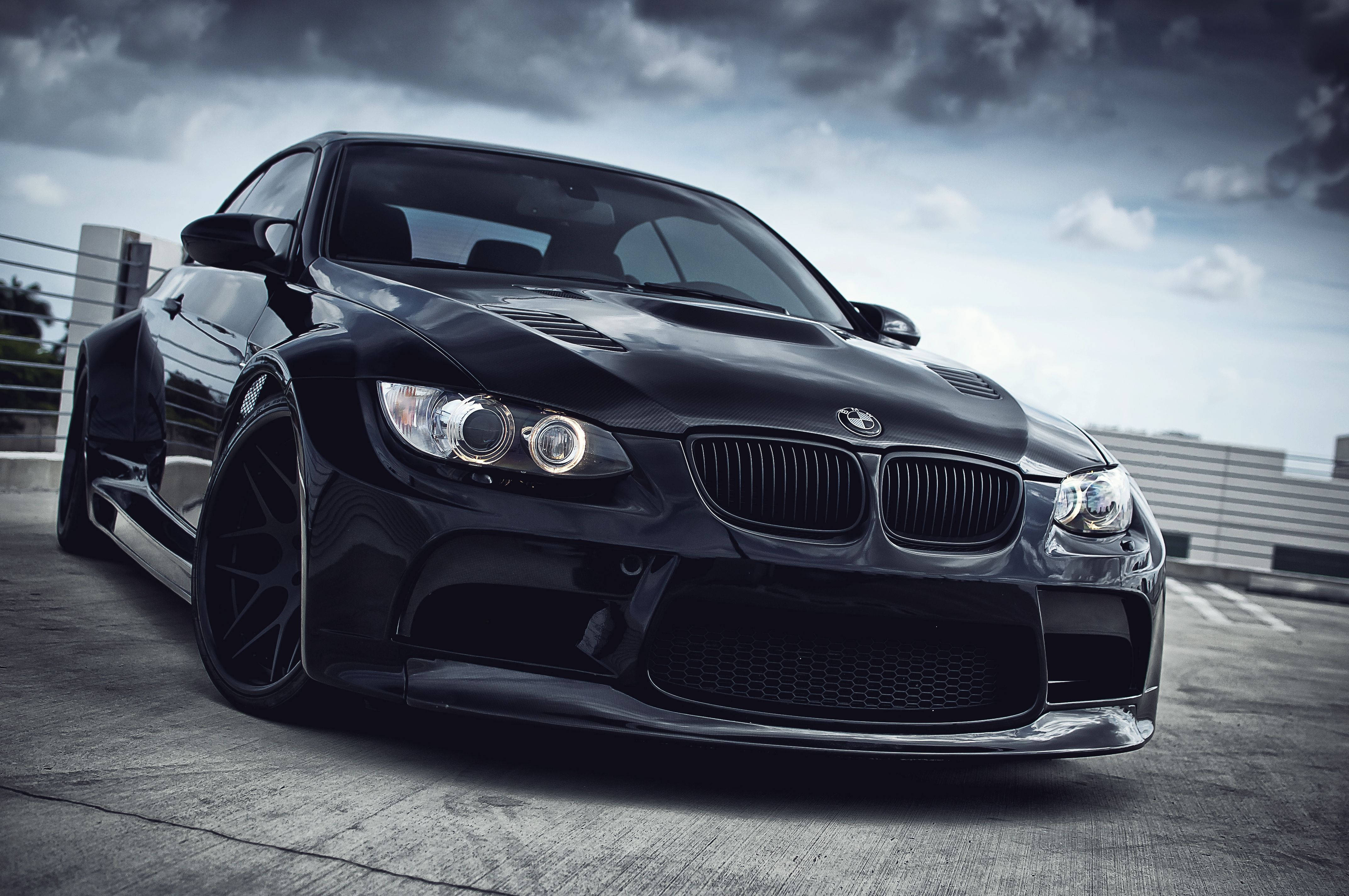 Черен BMW 4K лаптоп автомобил Тапет