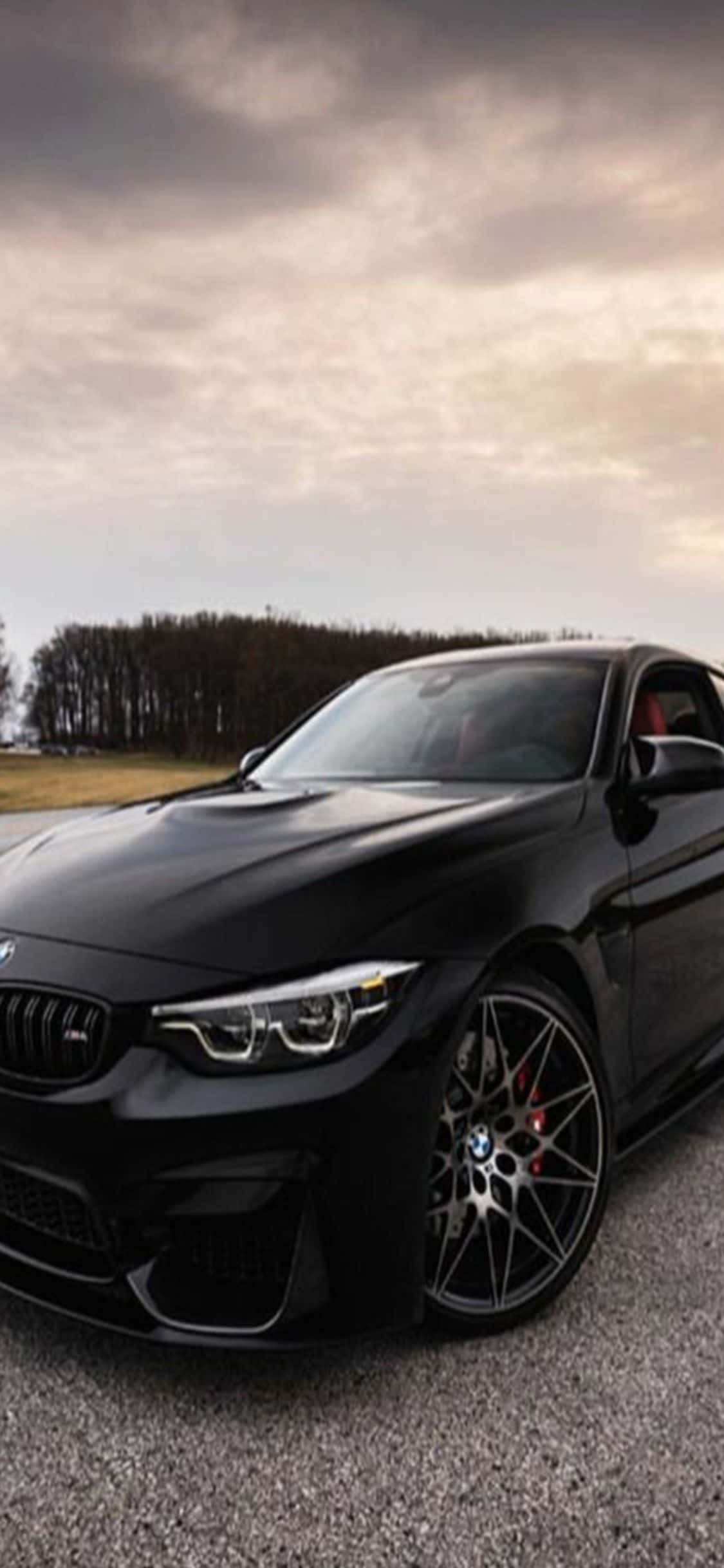 BMW M4 Coupe и iPhone X: Идеално Съчетани Тапет