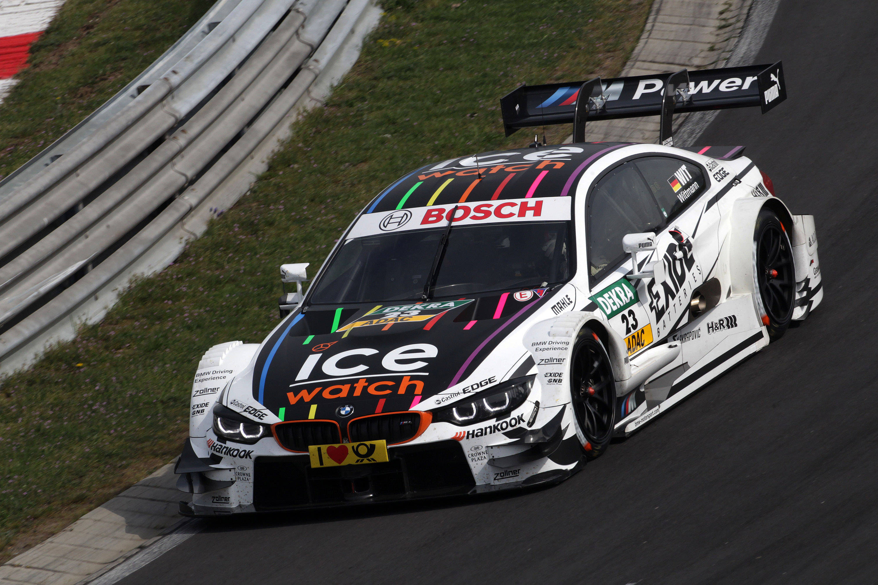 Стройното и пъргаво BMW M4 DTM Тапет