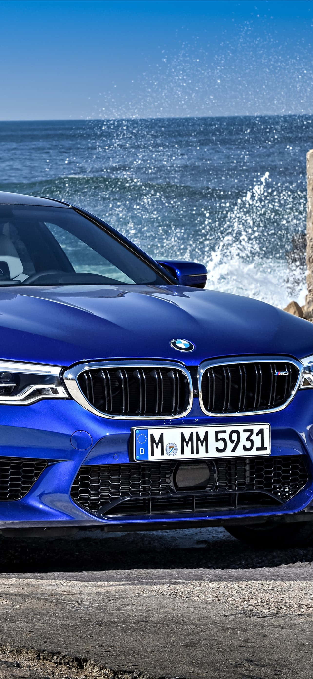Наслаждайте се на лукс достъпен с BMW M5 Тапет