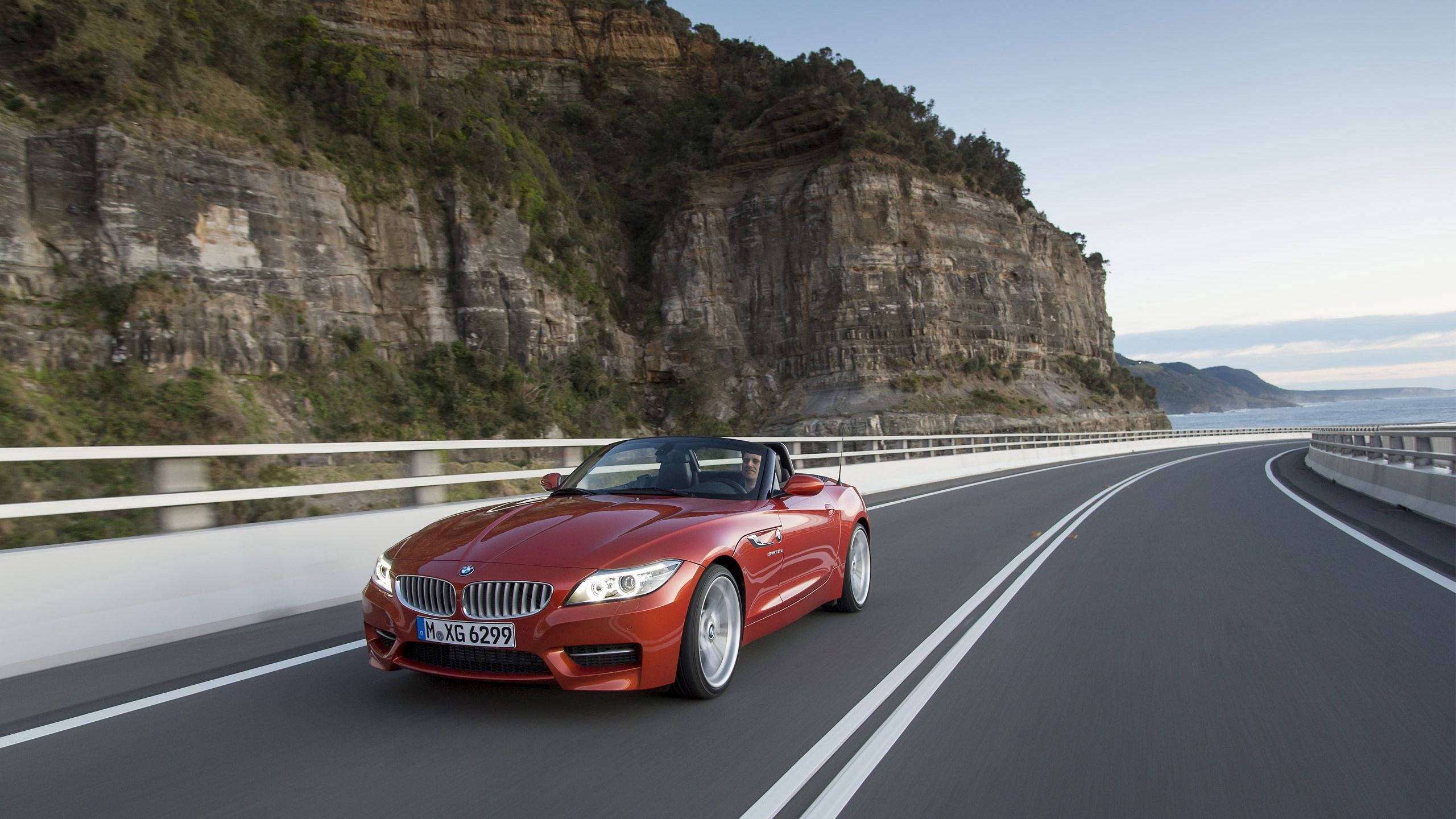 Тъмно оранжев BMW Z4 Тапет