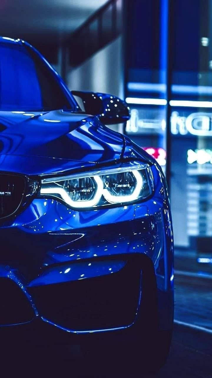 Светещ фар на син BMW Тапет