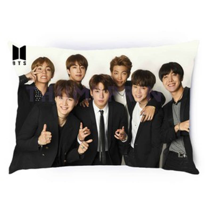 BTS Група Сладка Възглавница Тапет