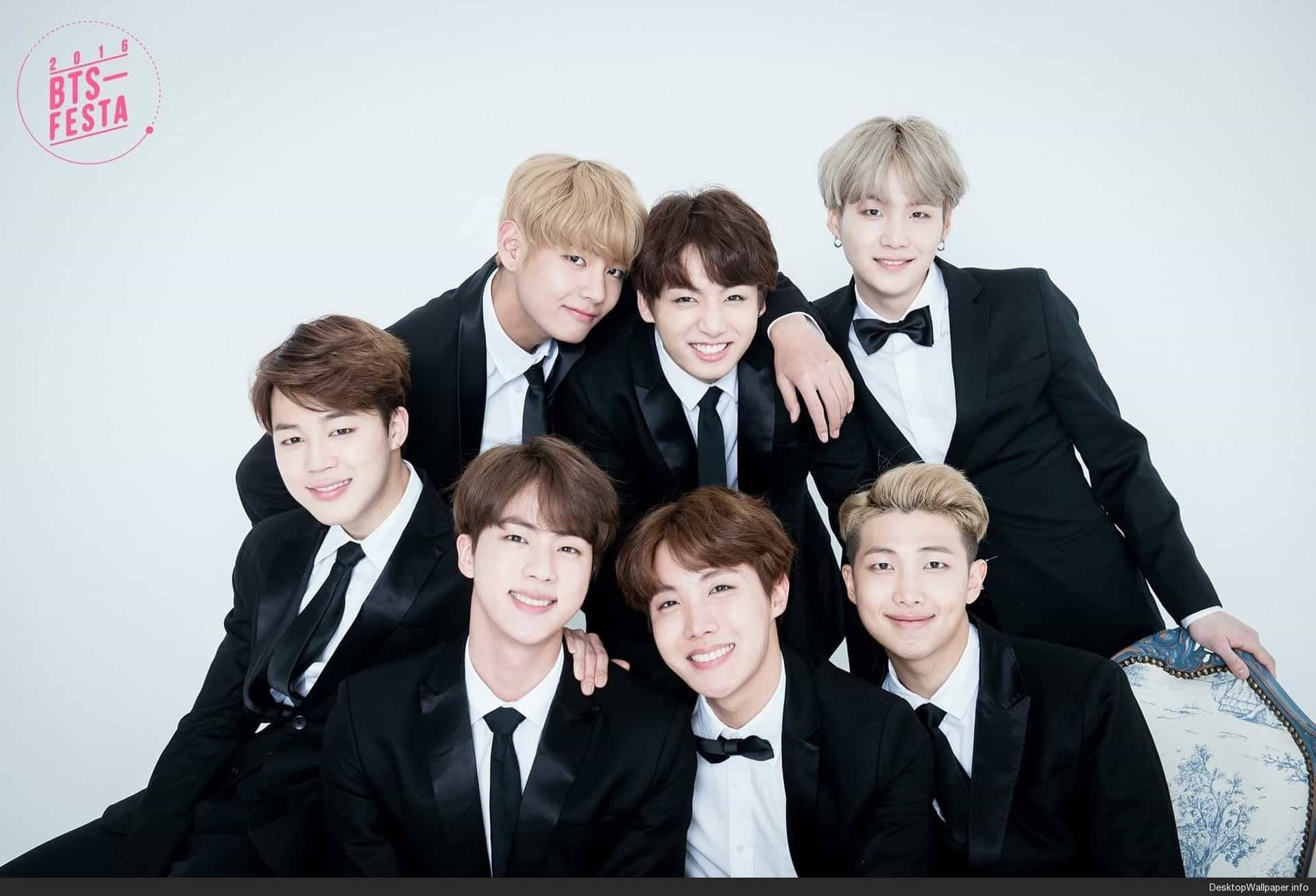 BTS Черен костюм 2020 Тапет