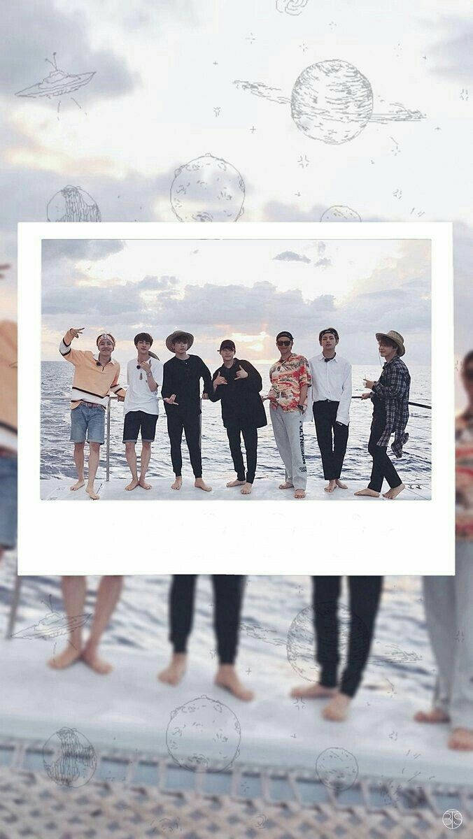 Естетична полароид снимка на BTS на яхта Тапет