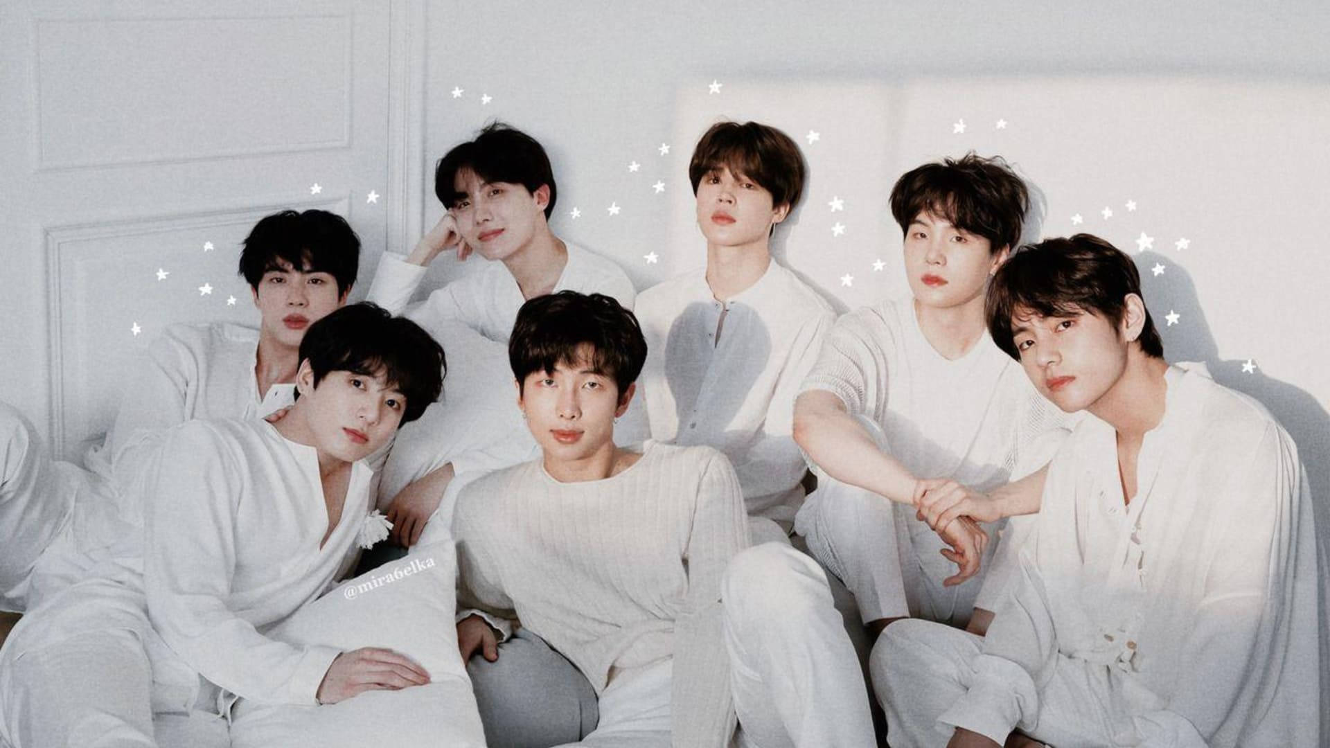 BTS членове в бяло Тапет