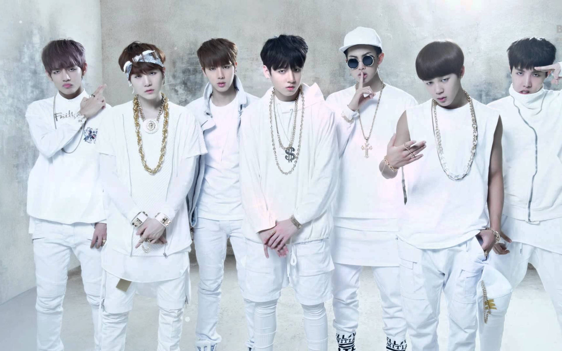 Групова снимка на BTS в бяло Тапет