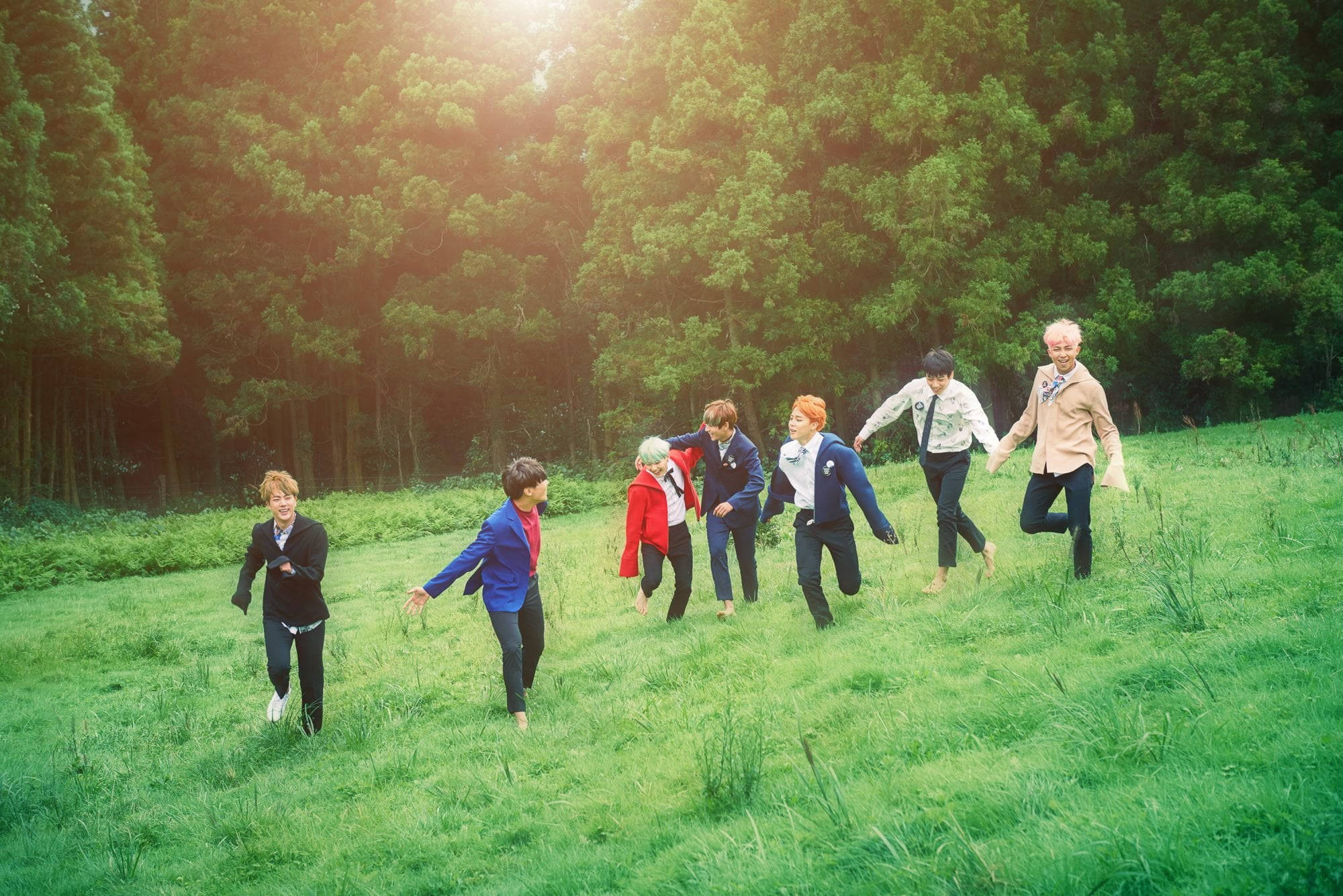 Готина тапета BTS от ерата HYYH за лаптоп Тапет