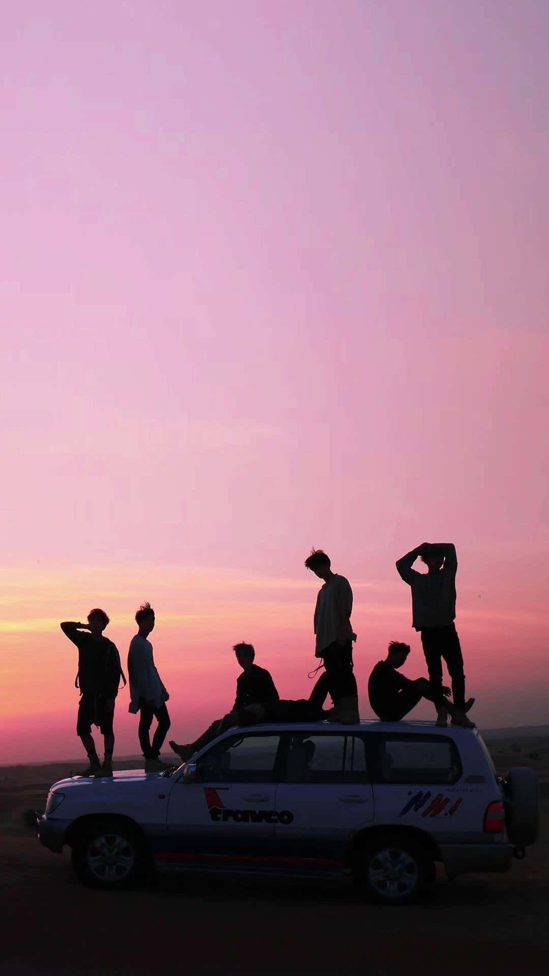 BTS Лилаво небе за iPhone Тапет