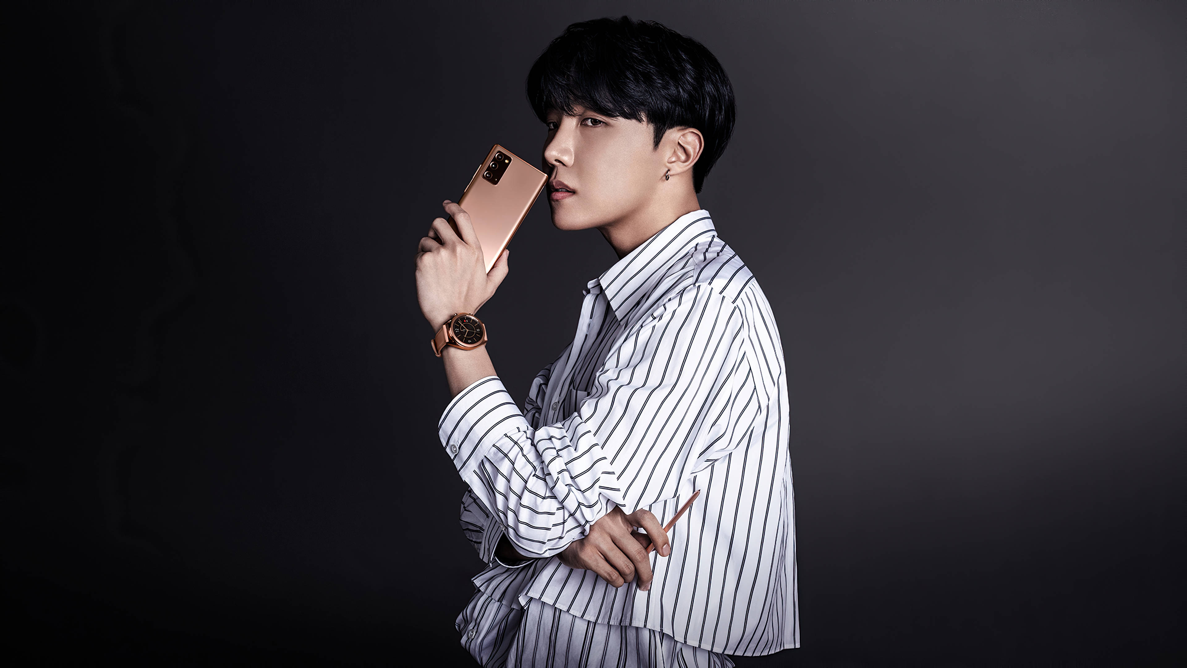 Естетично моделиране на телефон от Bts J-hope Тапет