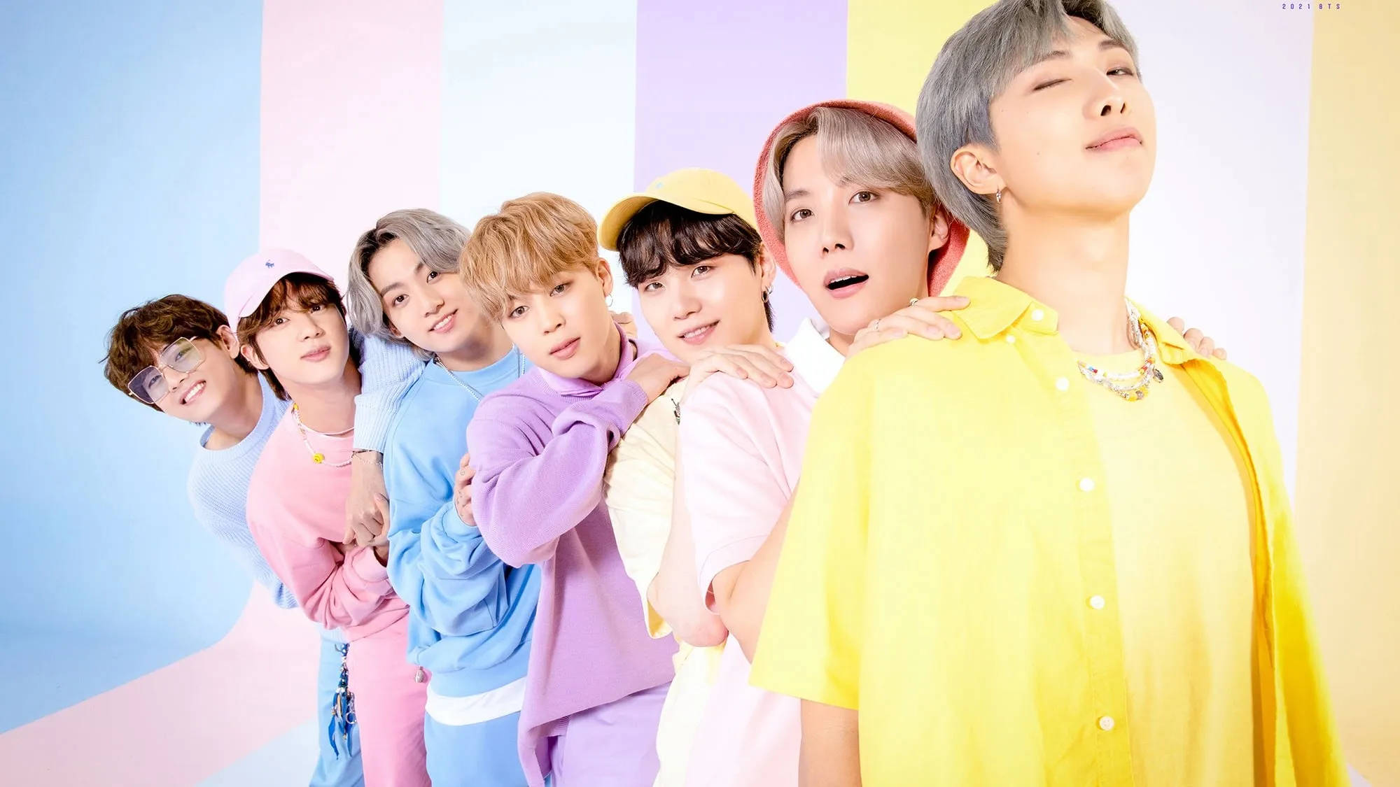 Мил BTS група, подредена в пастелни цветове Тапет