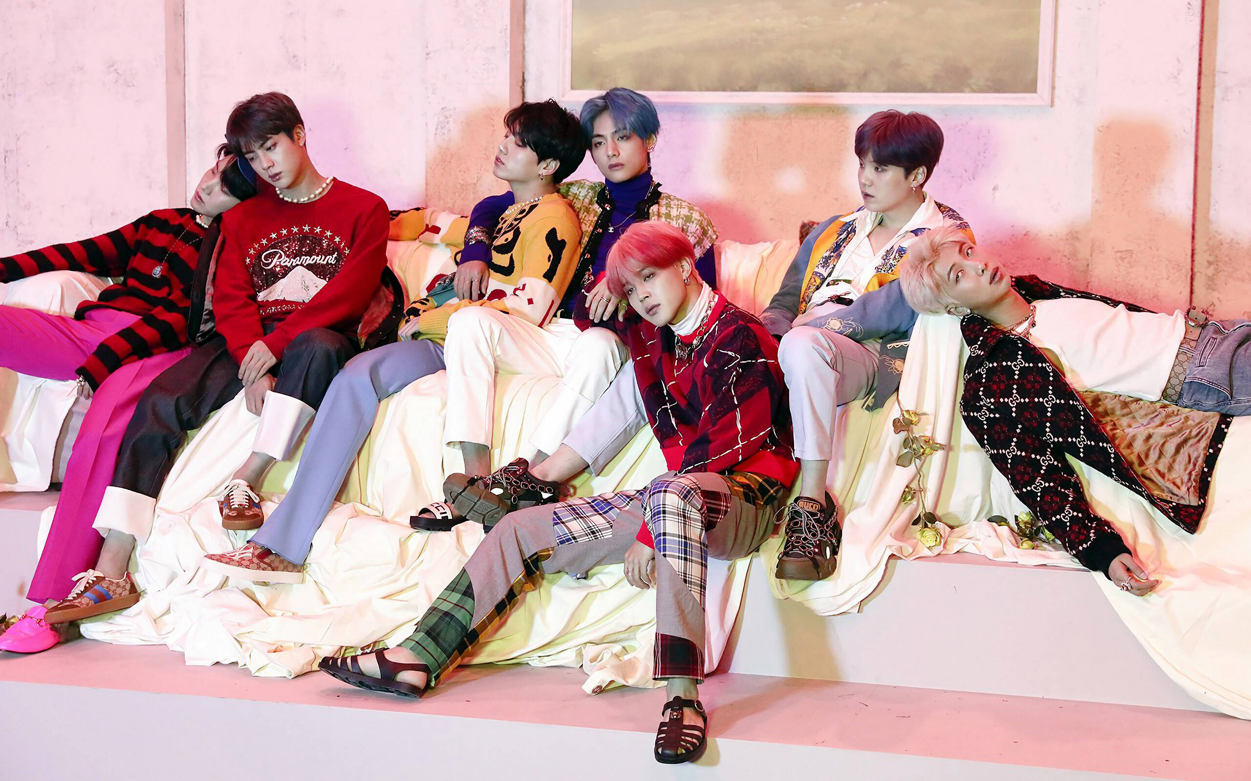Групова снимка на BTS в хола Тапет