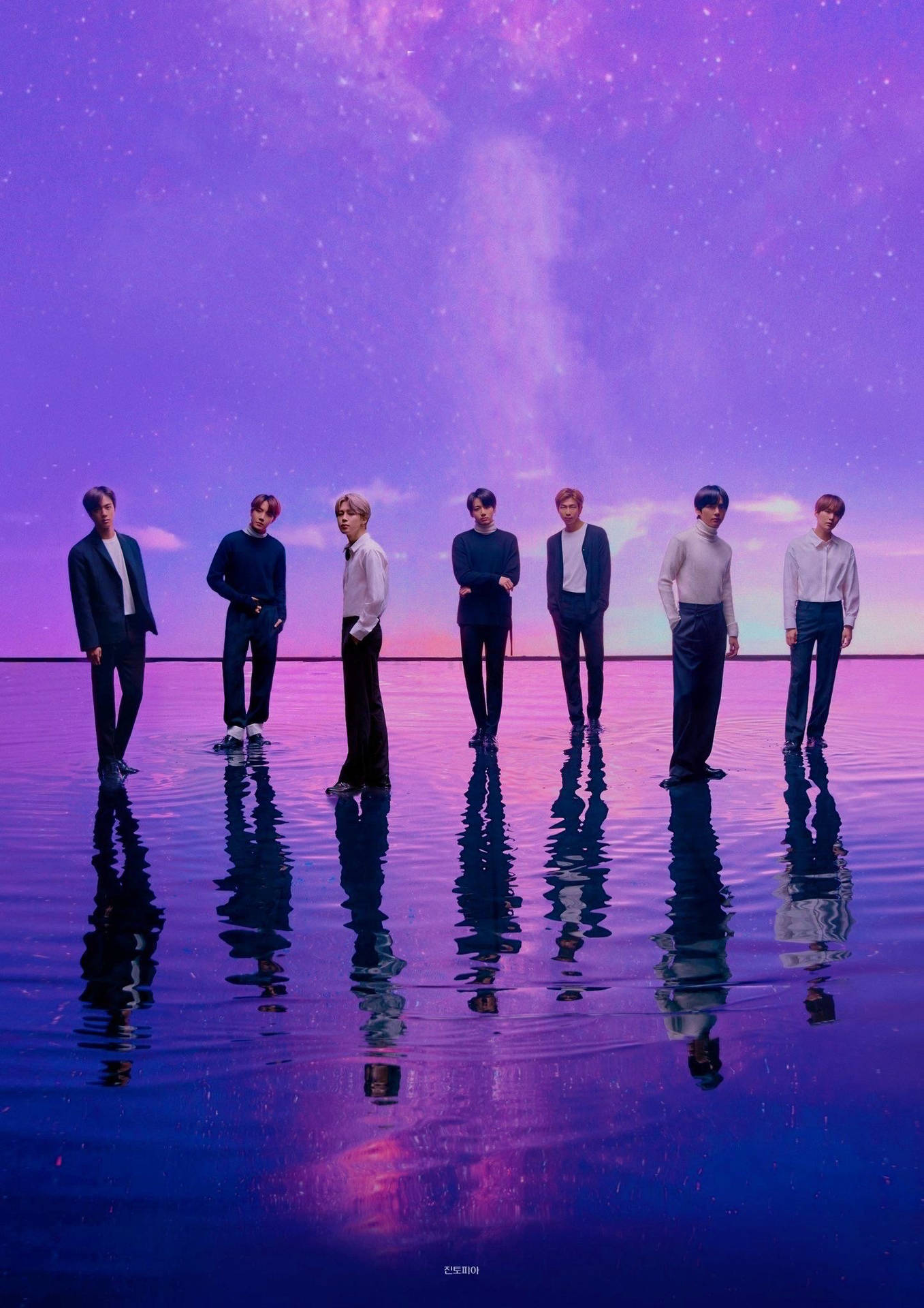 Тапет BTS OT7 върху пастелно лилаво