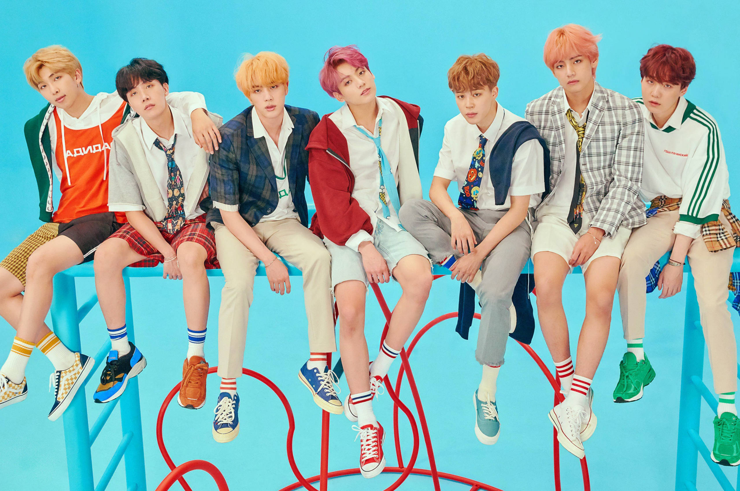 Групова снимка на BTS в синьо Тапет