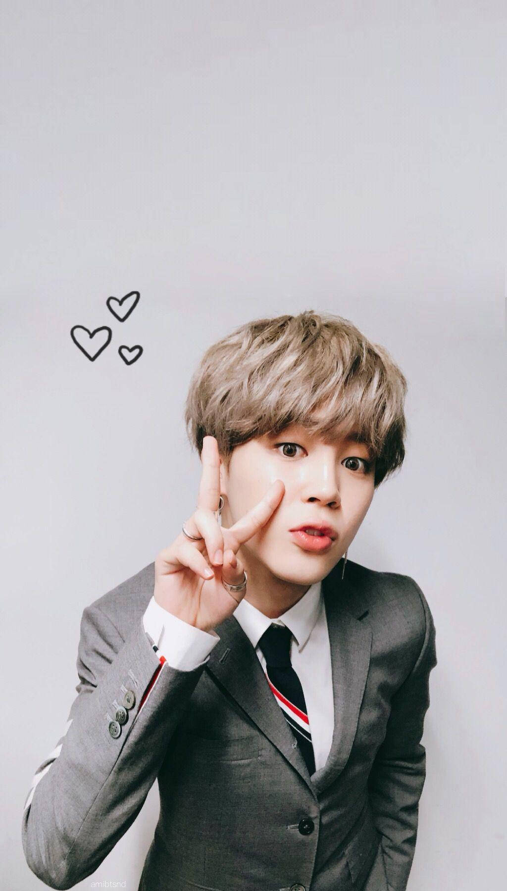 Сладък BTS Чимин в униформа Тапет