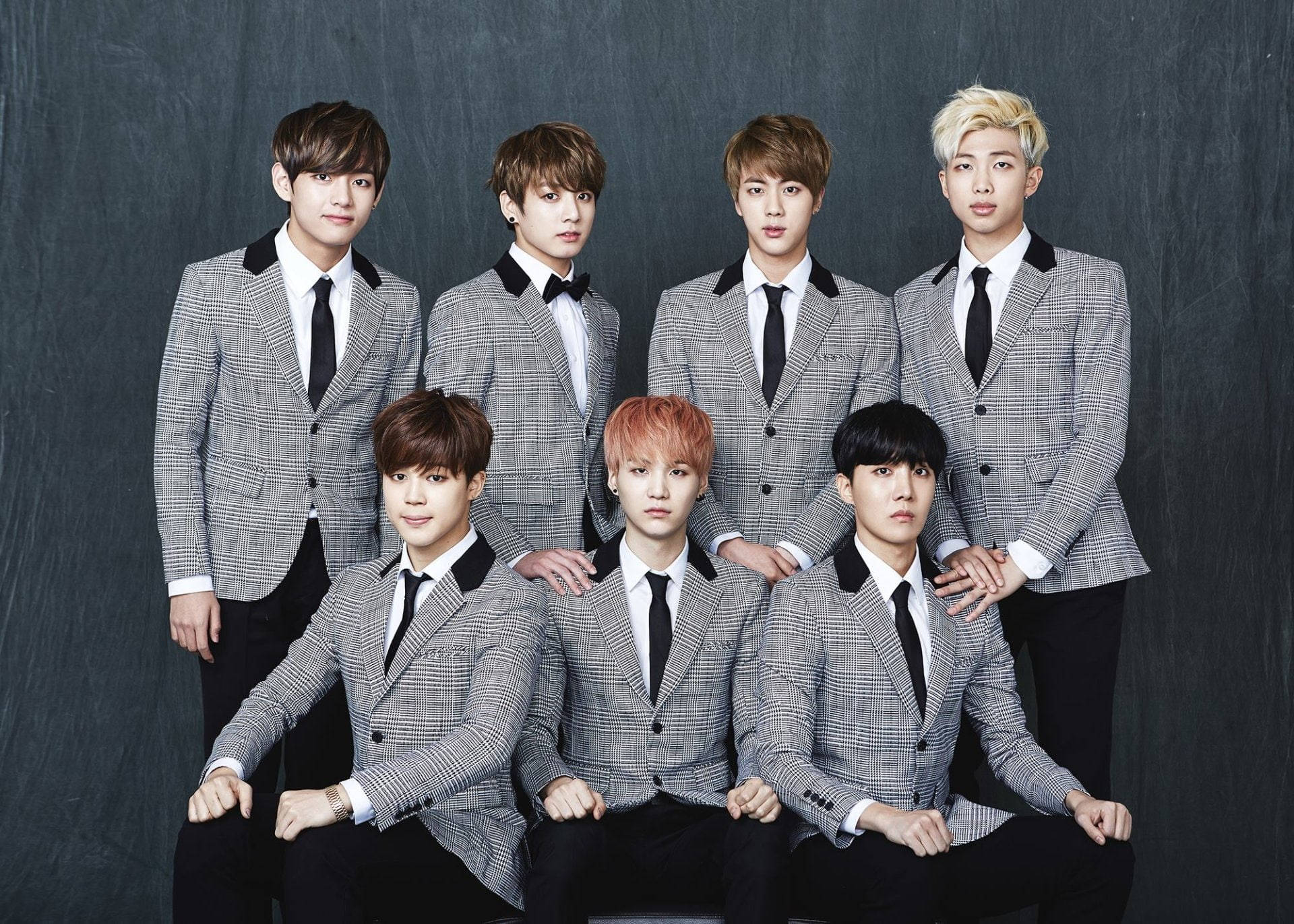 Сив кариран костюм готин BTS лаптоп Тапет