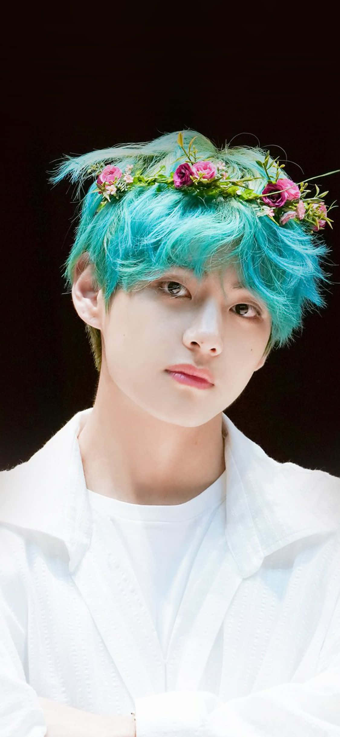 BTS V излъчва младежка радост и увереност Тапет