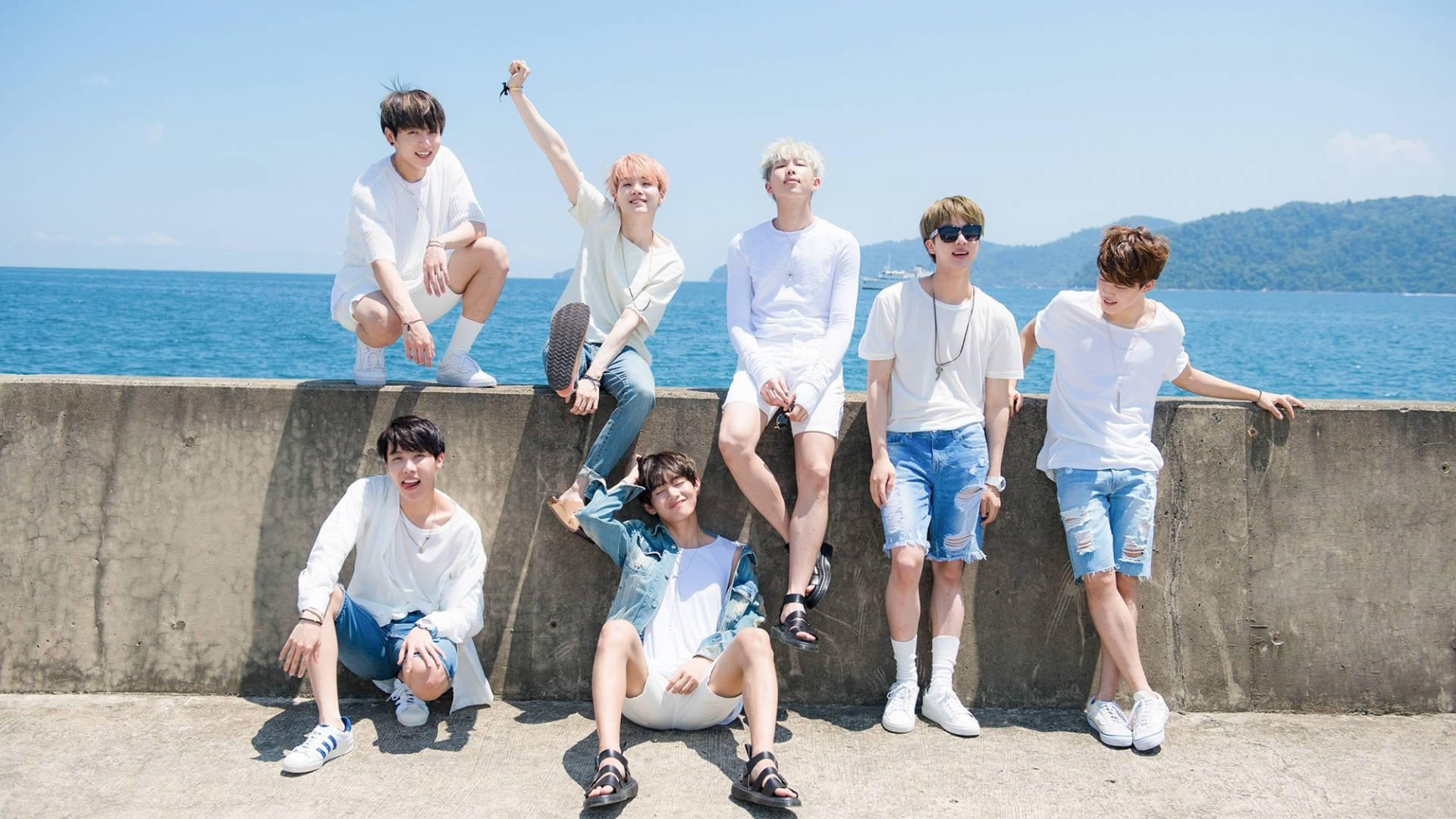 Групова снимка на BTS до океана Тапет