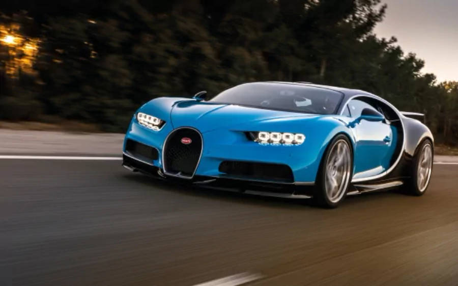 Bugatti Chiron Hypercar в движение 4K Тапет