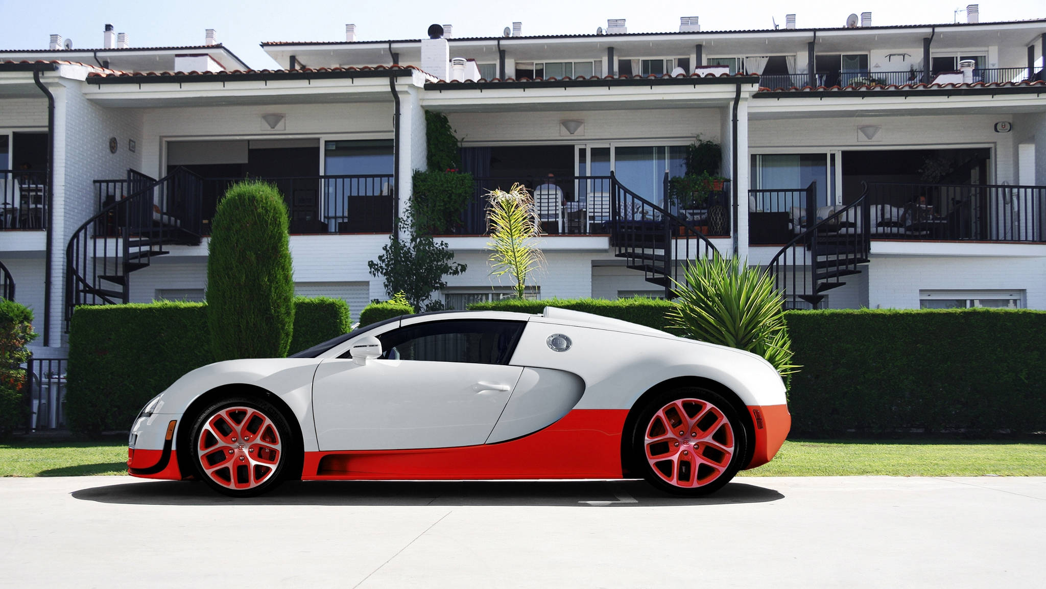 Бял оранжев Bugatti Veyron Тапет