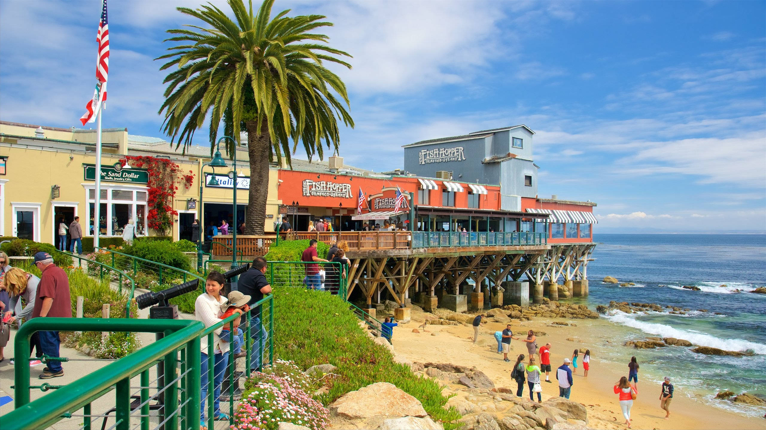 Заведения на плажа в Cannery Row Тапет