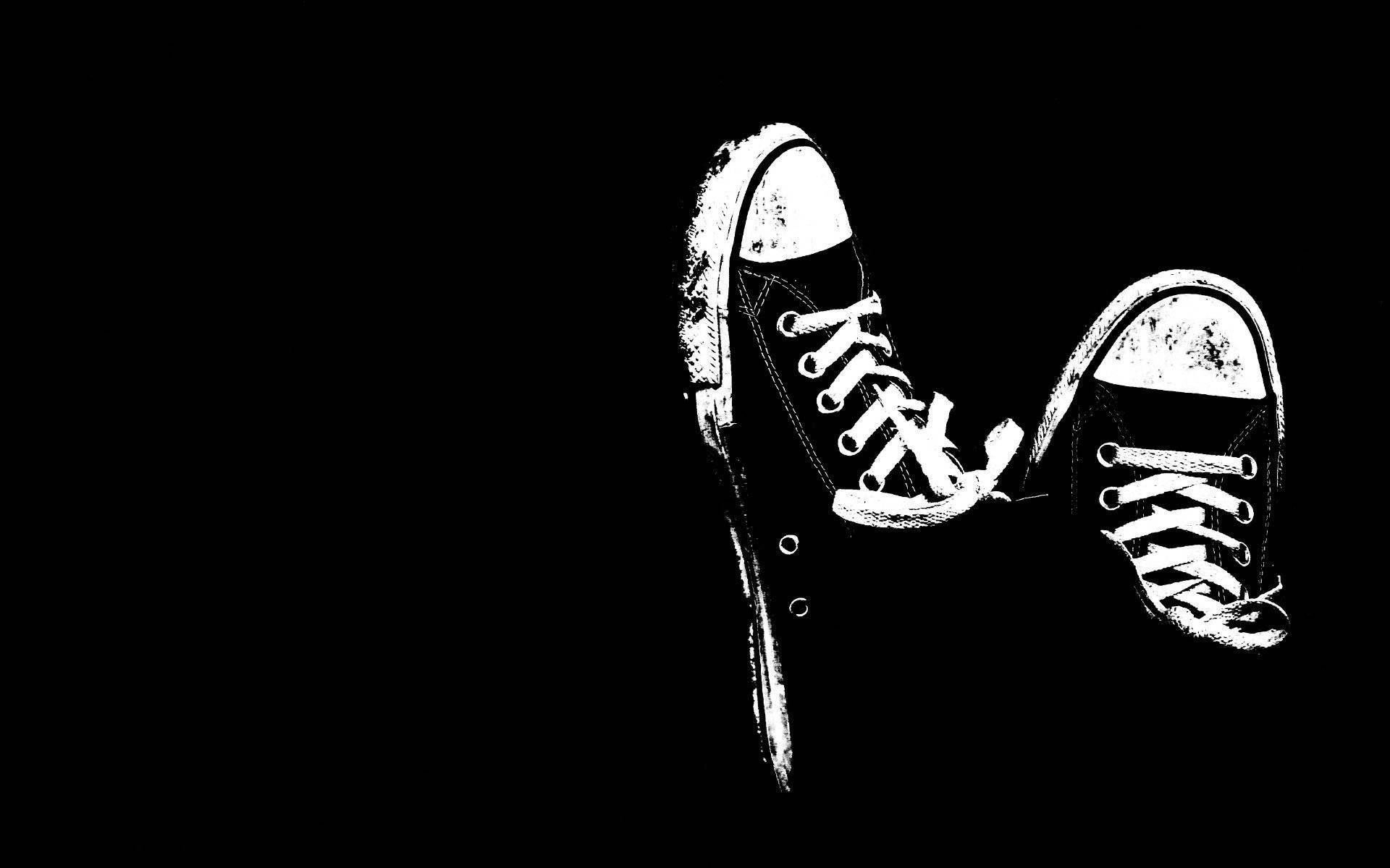 Готини черни обувки Converse Тапет