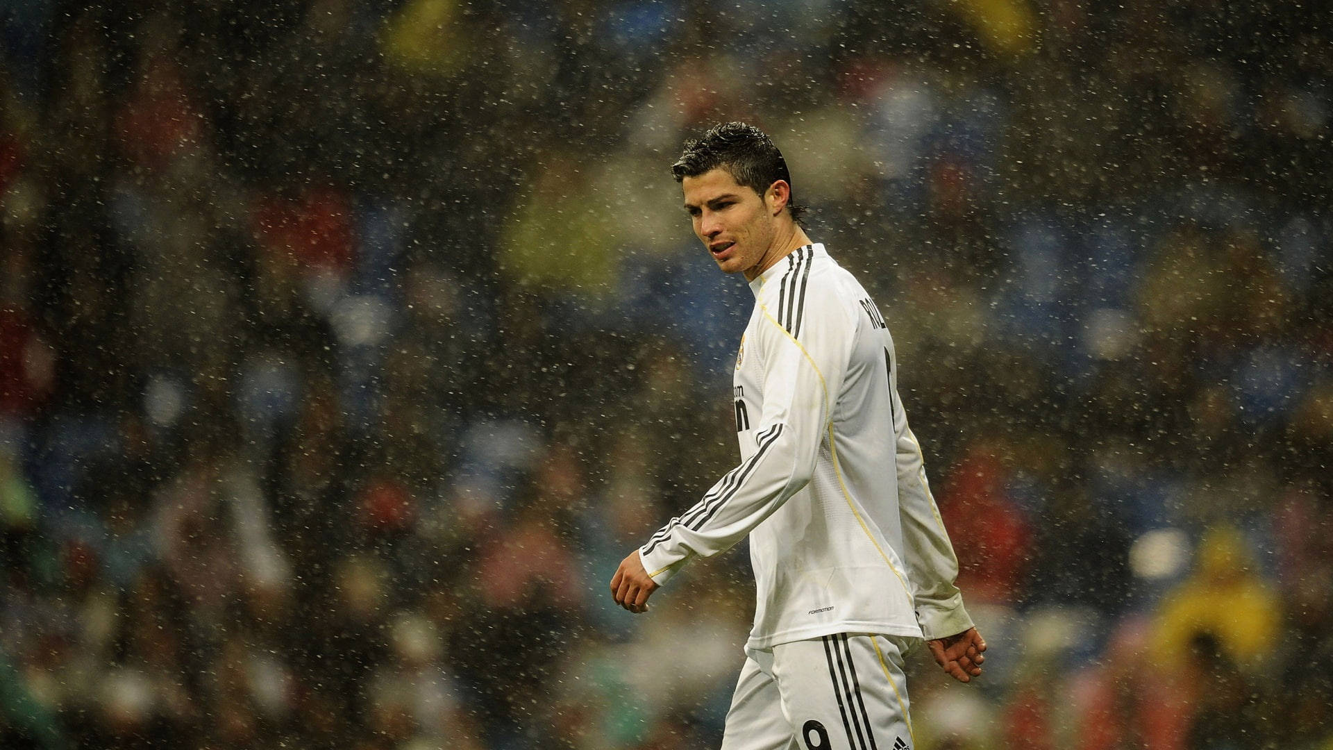 CR7 HD Футболен мач в дъжда Тапет
