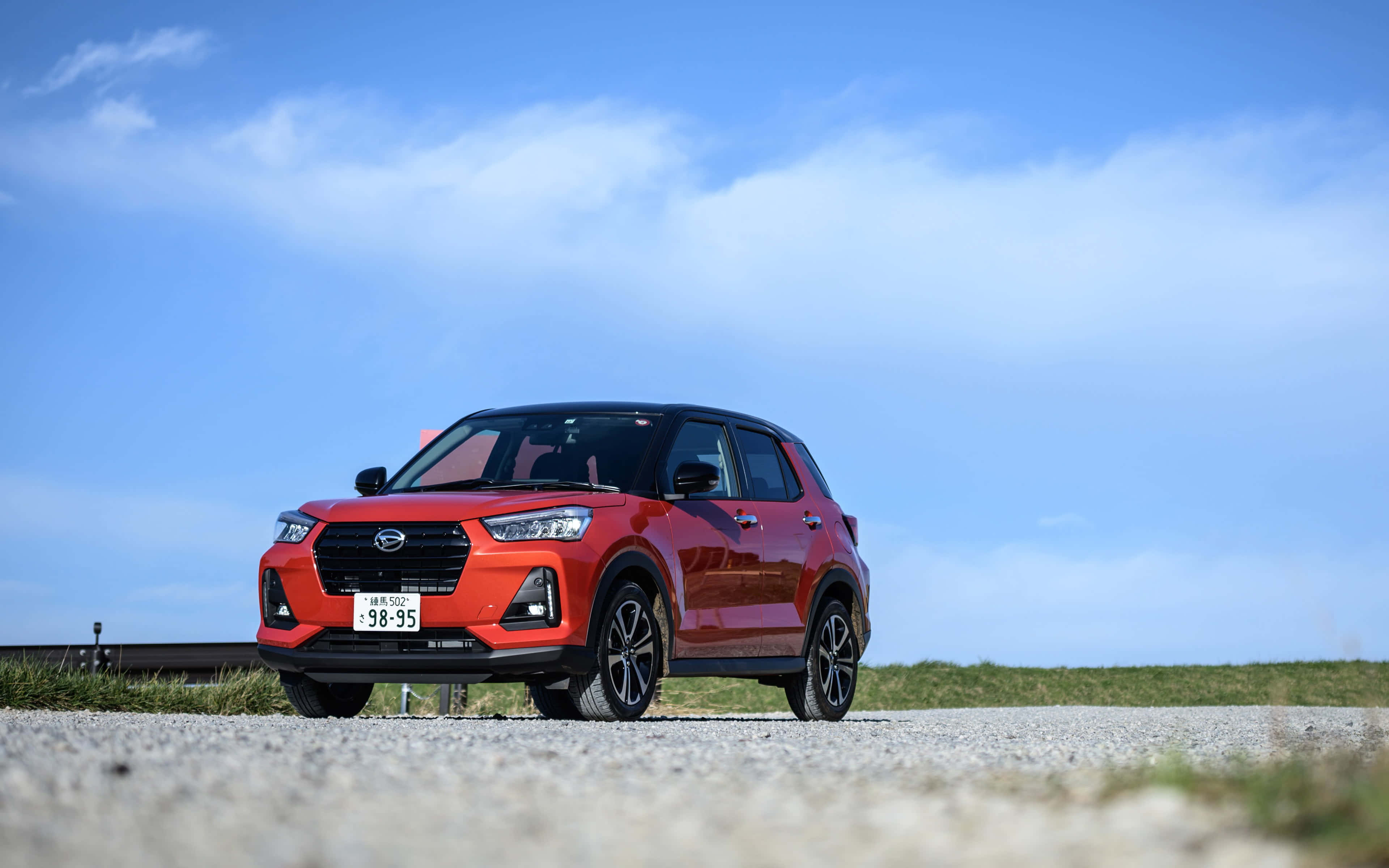 Елегантен и модерен автомобил Daihatsu Тапет