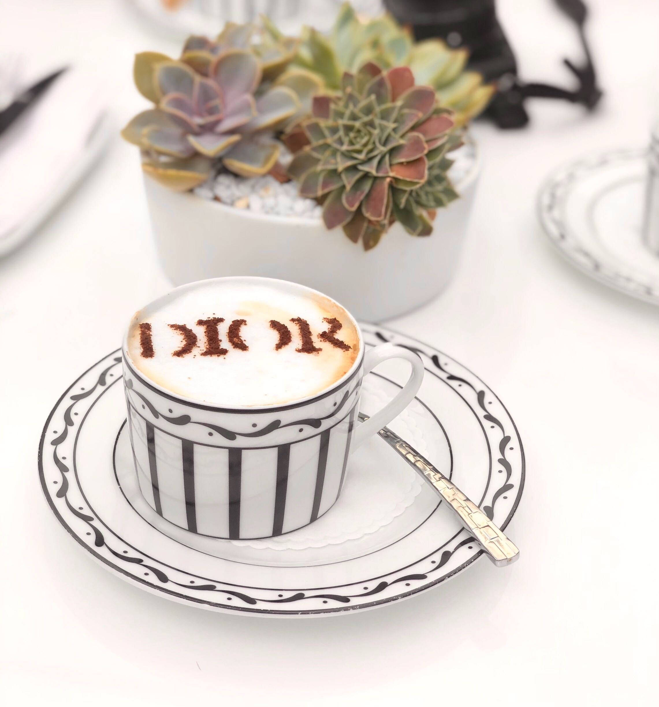 Кафе Dior Капучино Тапет