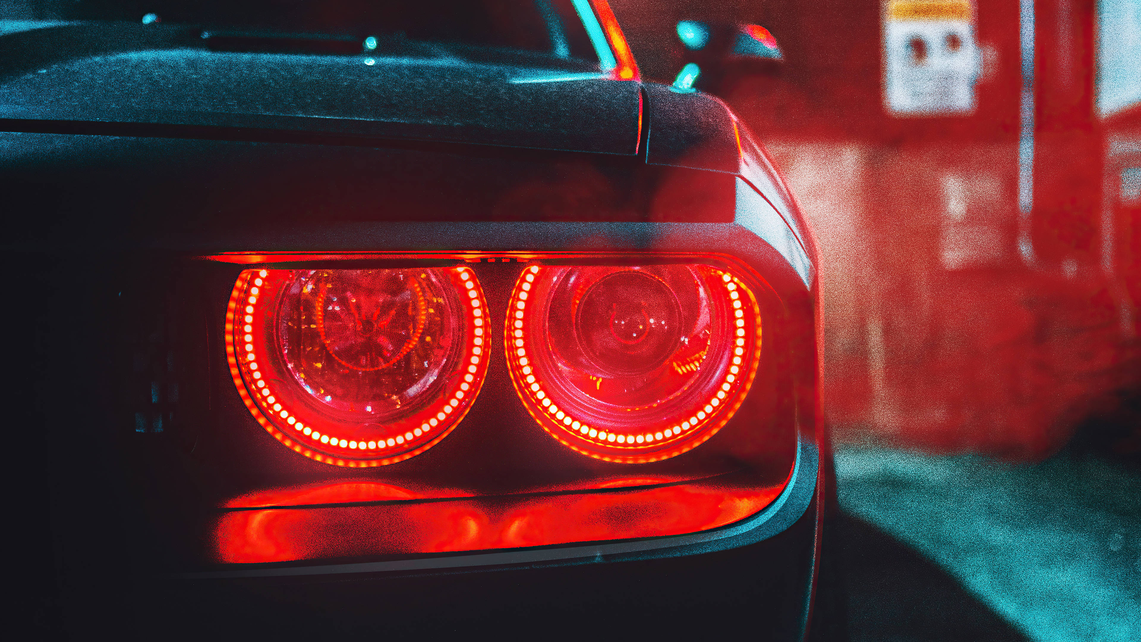 Мощ и елегантност – Черен Dodge Challenger Demon 4K с впечатляващи червени задни светлини. Тапет