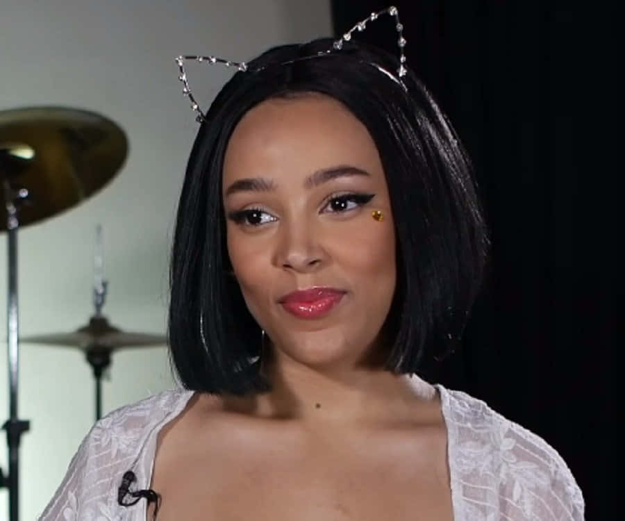 Doja Cat готова да полети Тапет