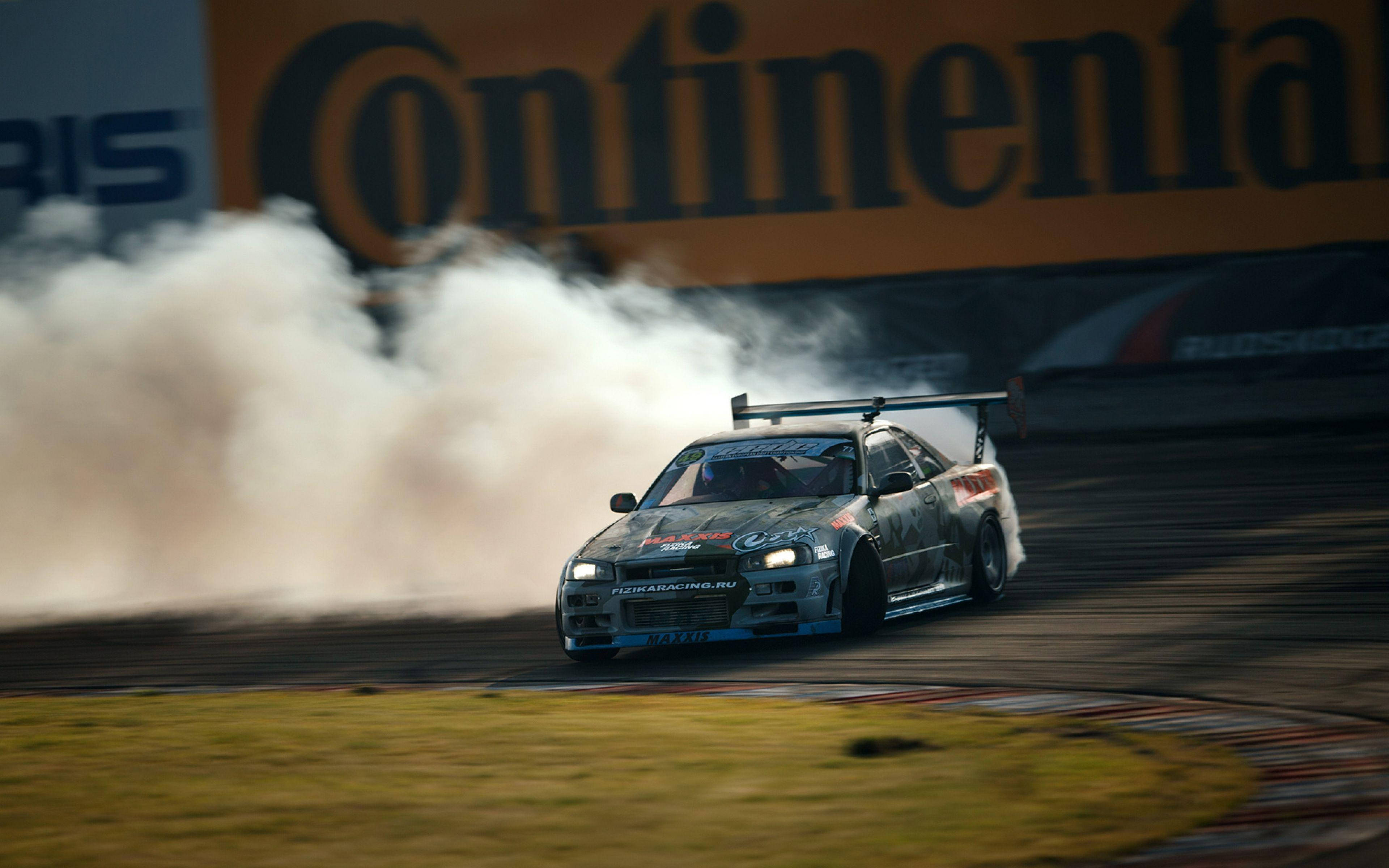 Drift коли Nissan Skyline GTR R34 Тапет