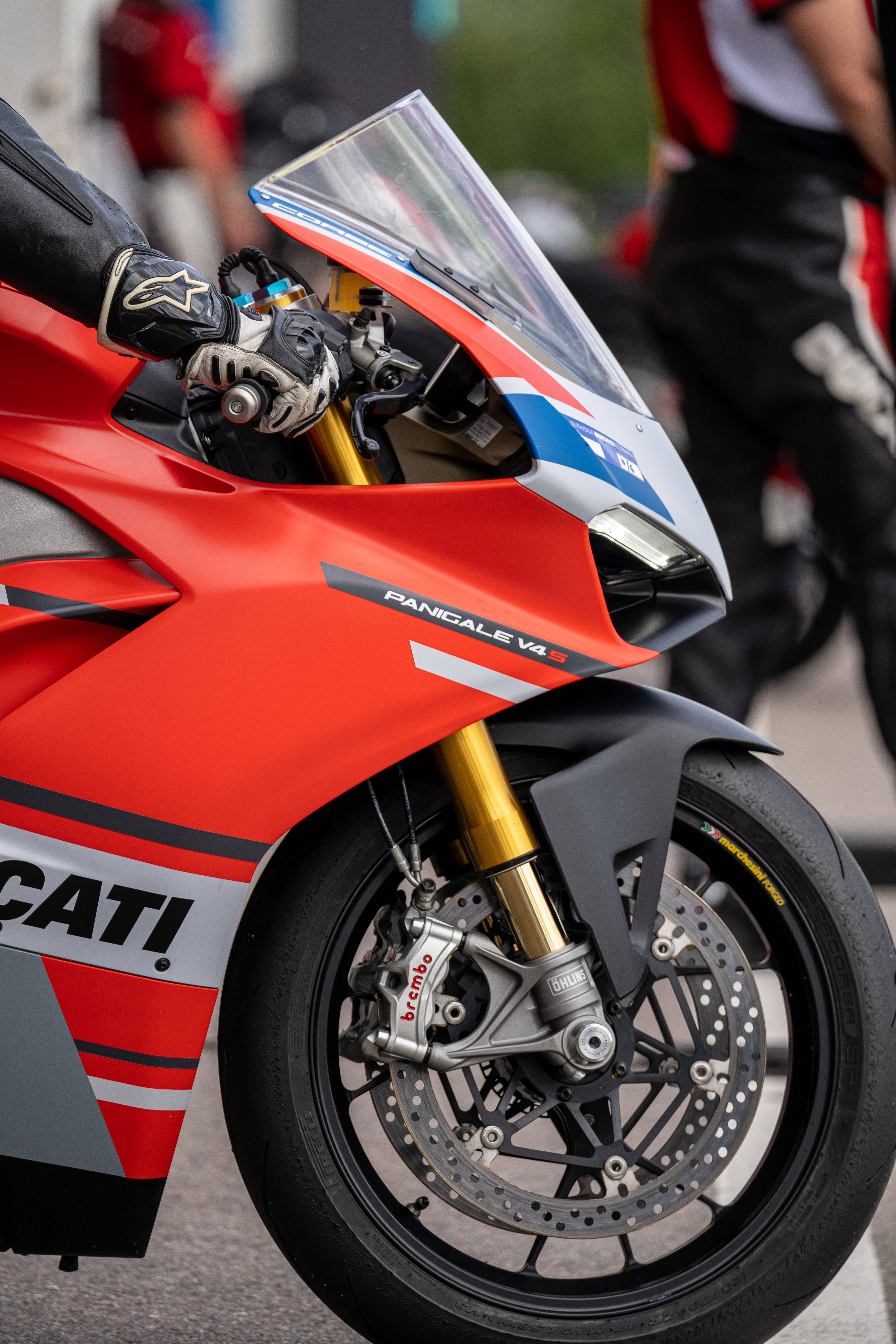 Червено Ducati Panigale V4S Тапет