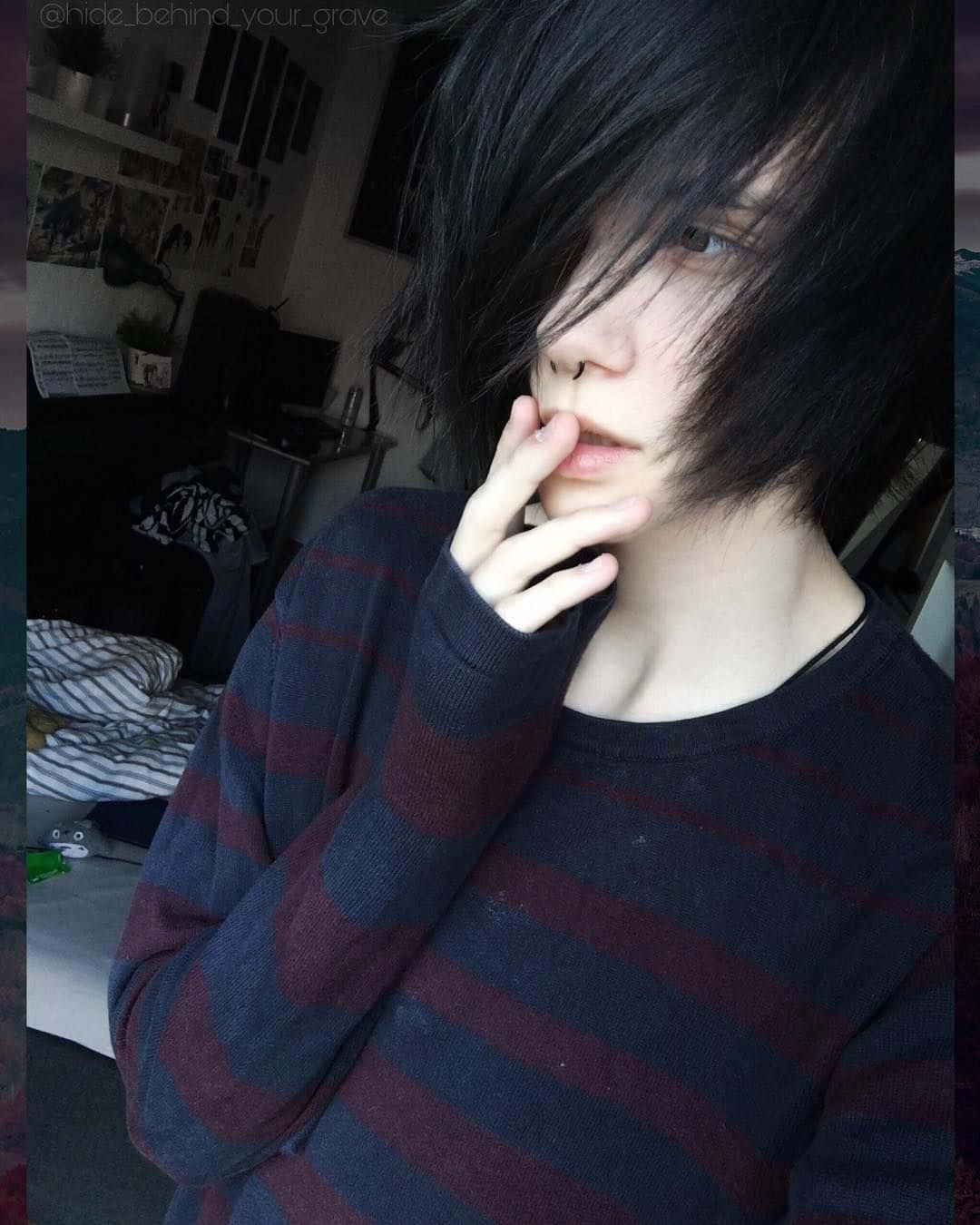Търсите начин да изразите себе си? Прегърнете своята Emo естетика! Тапет