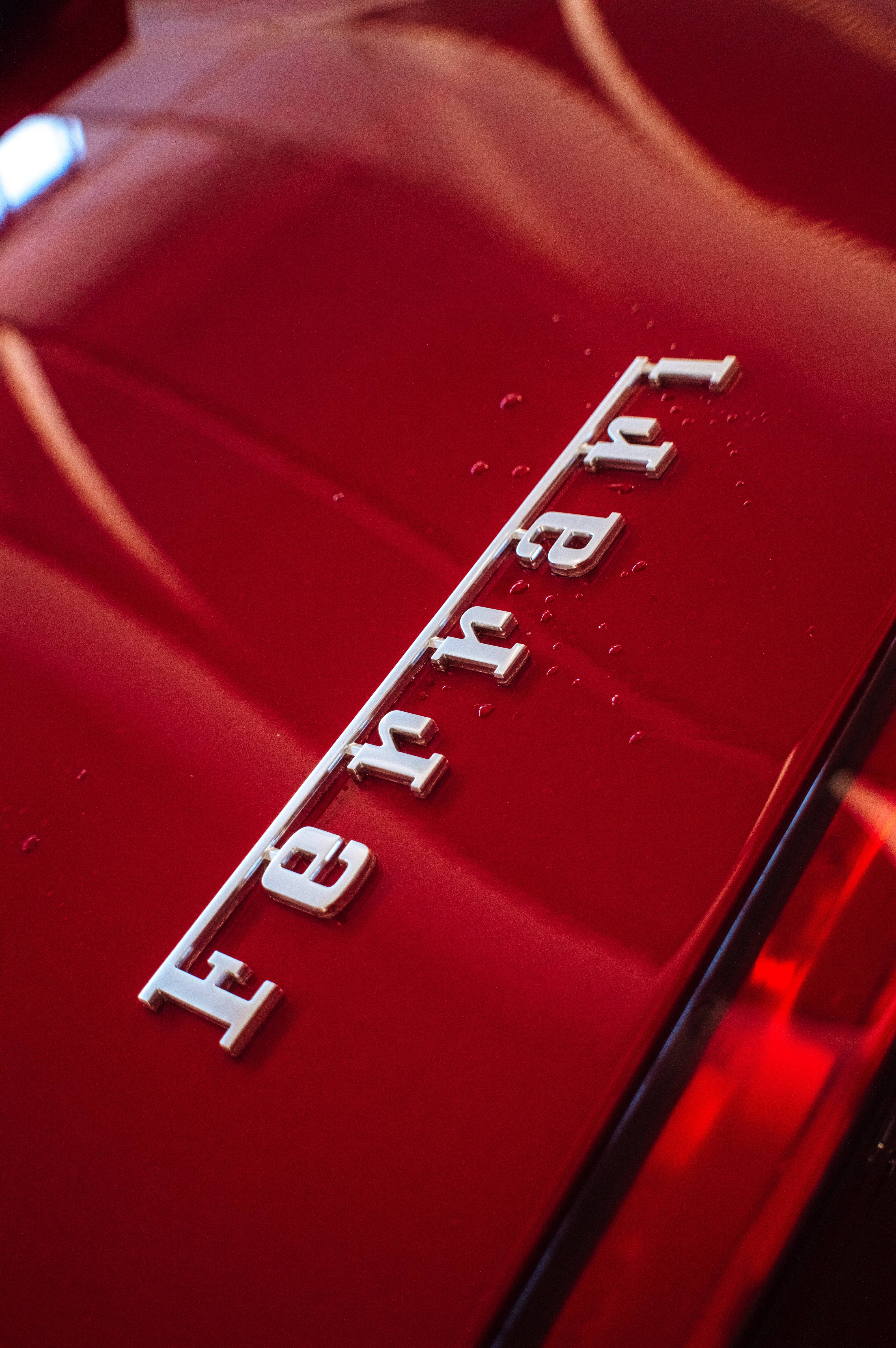 „Изживейте мощта на Ferrari“ Тапет