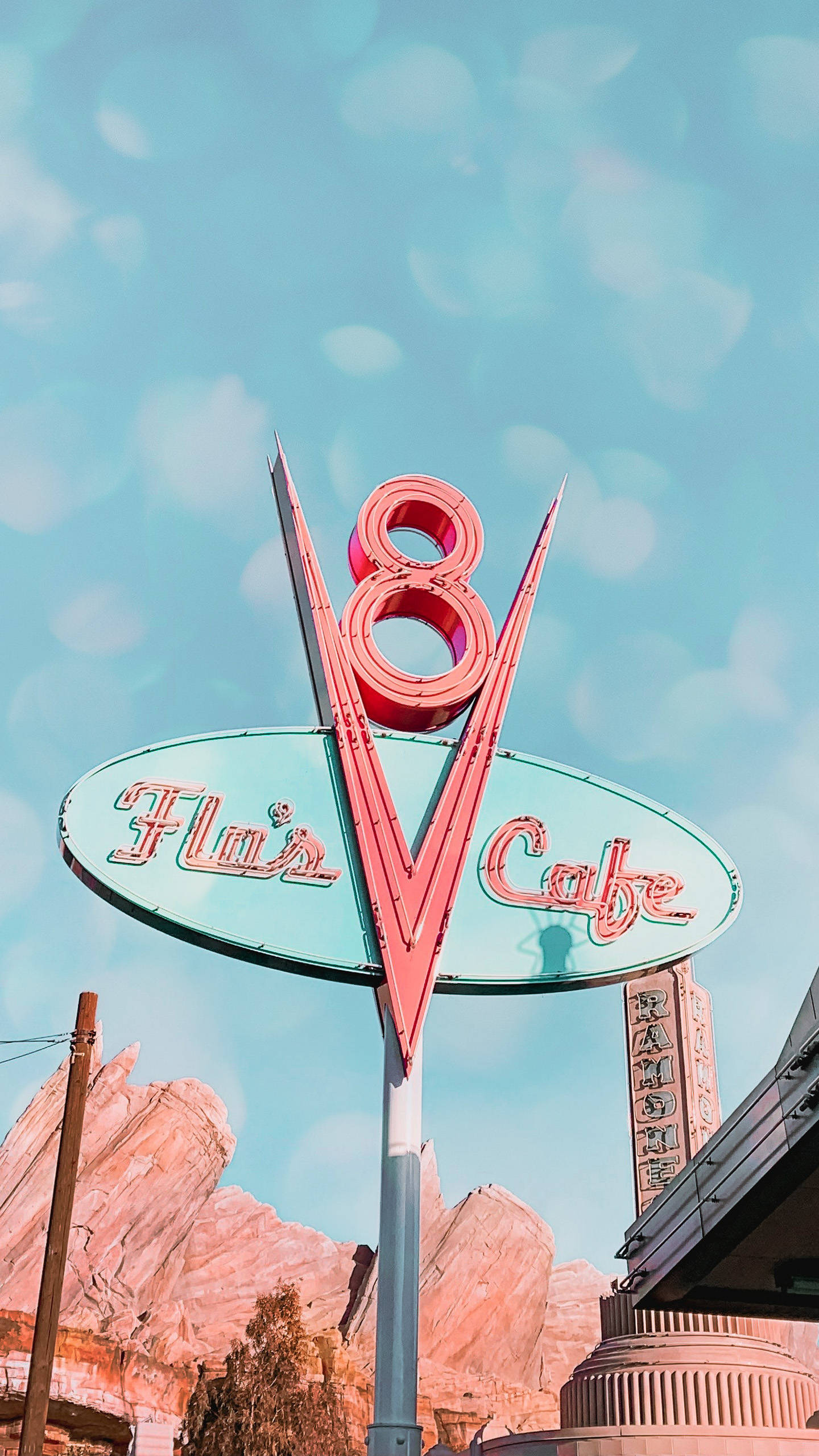 Осветената табела на Flo's V8 Cafe в Disneyland Тапет