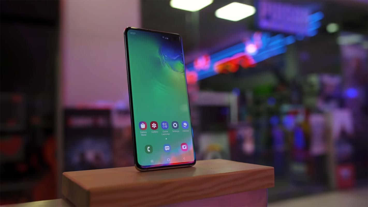Вземете новия Galaxy S10 и изпитайте несравнима мощ и дизайн Тапет