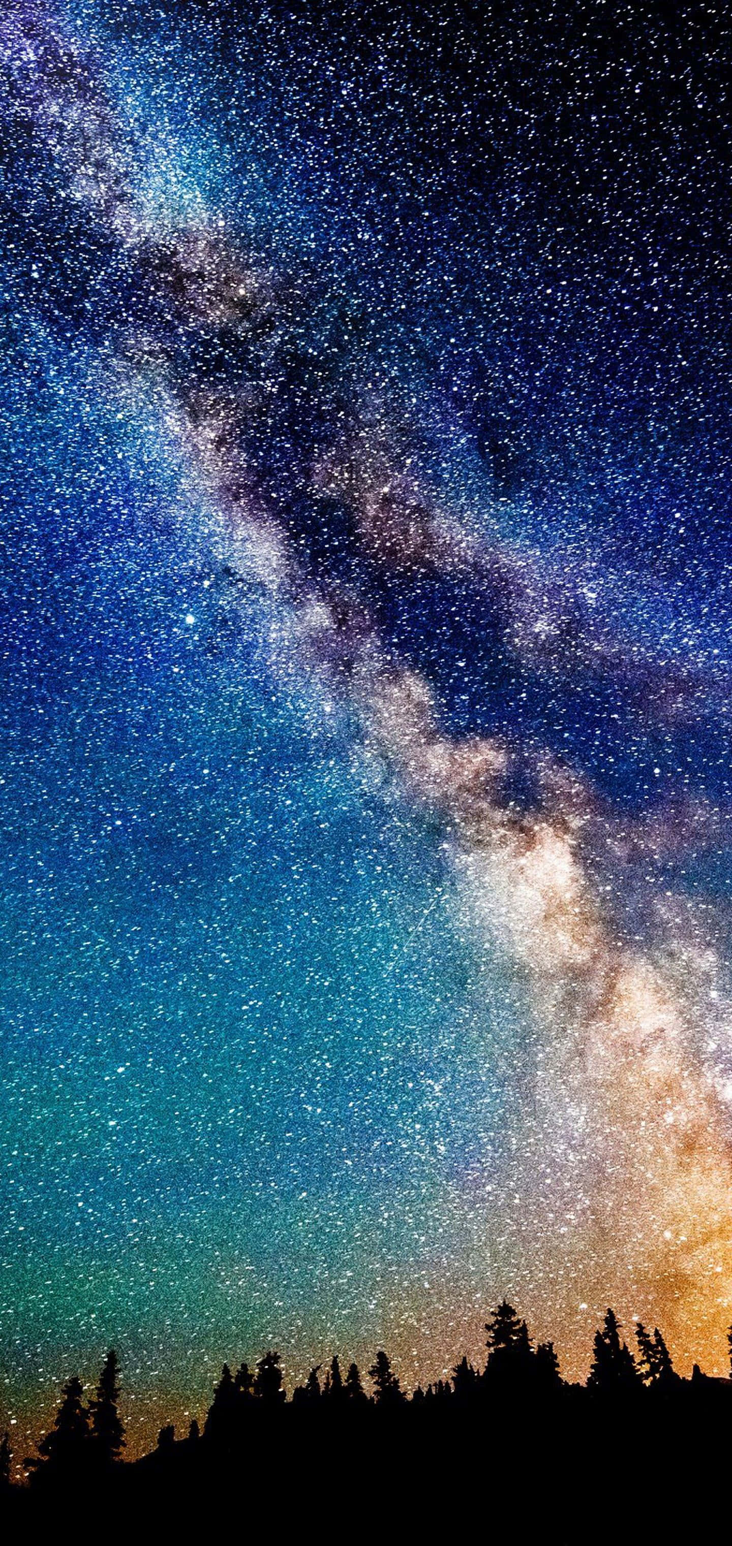 Чудите се в безкрайната бездна на Galaxy Sky Тапет